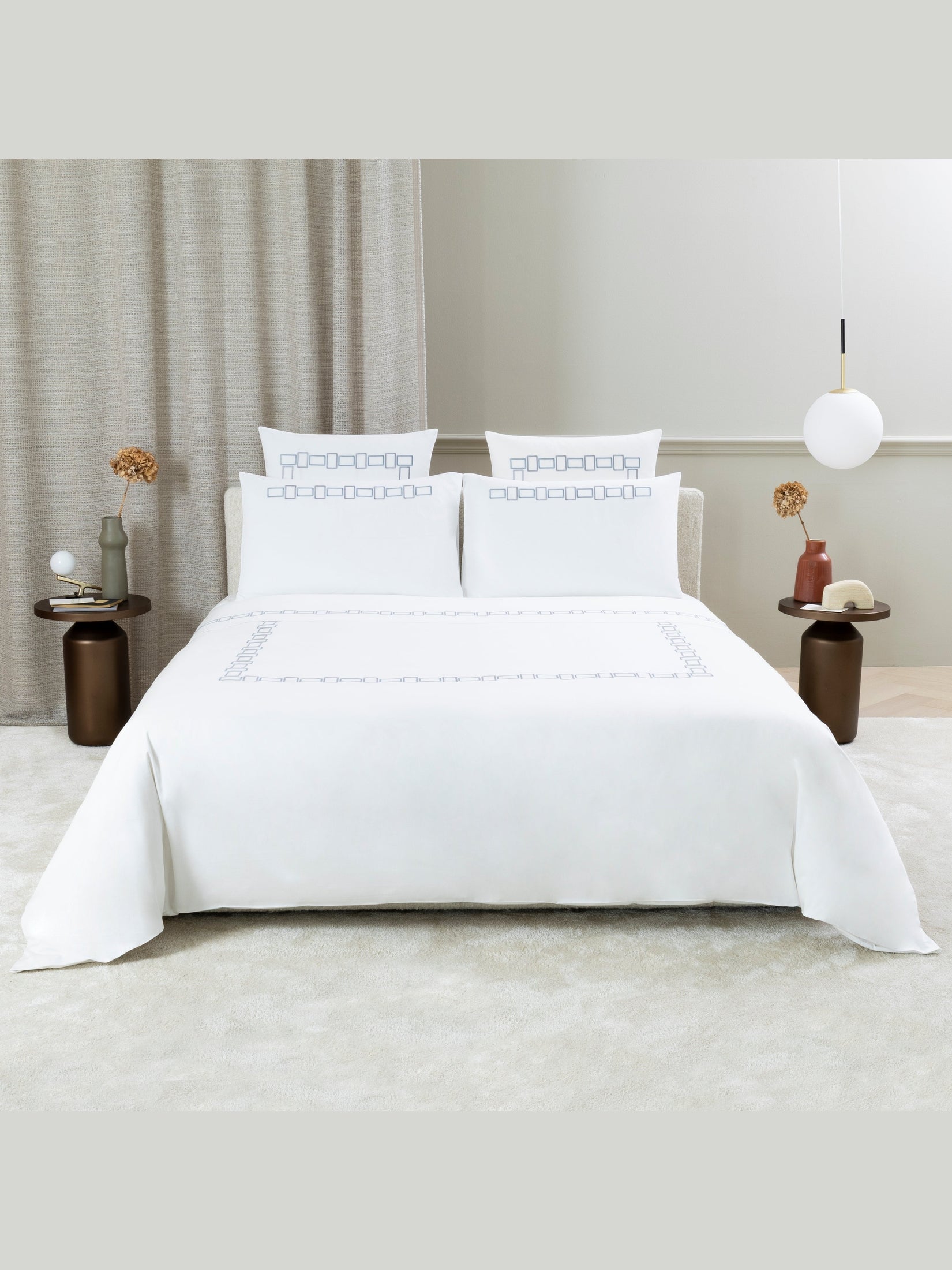 Bold bicolor embroidery - duvet set 2/20x28 106x126 - duvet set 2/20x