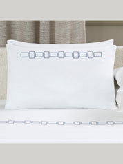 Bold bicolor embroidery - duvet set 2/20x28 106x126 - duvet set 2/20x