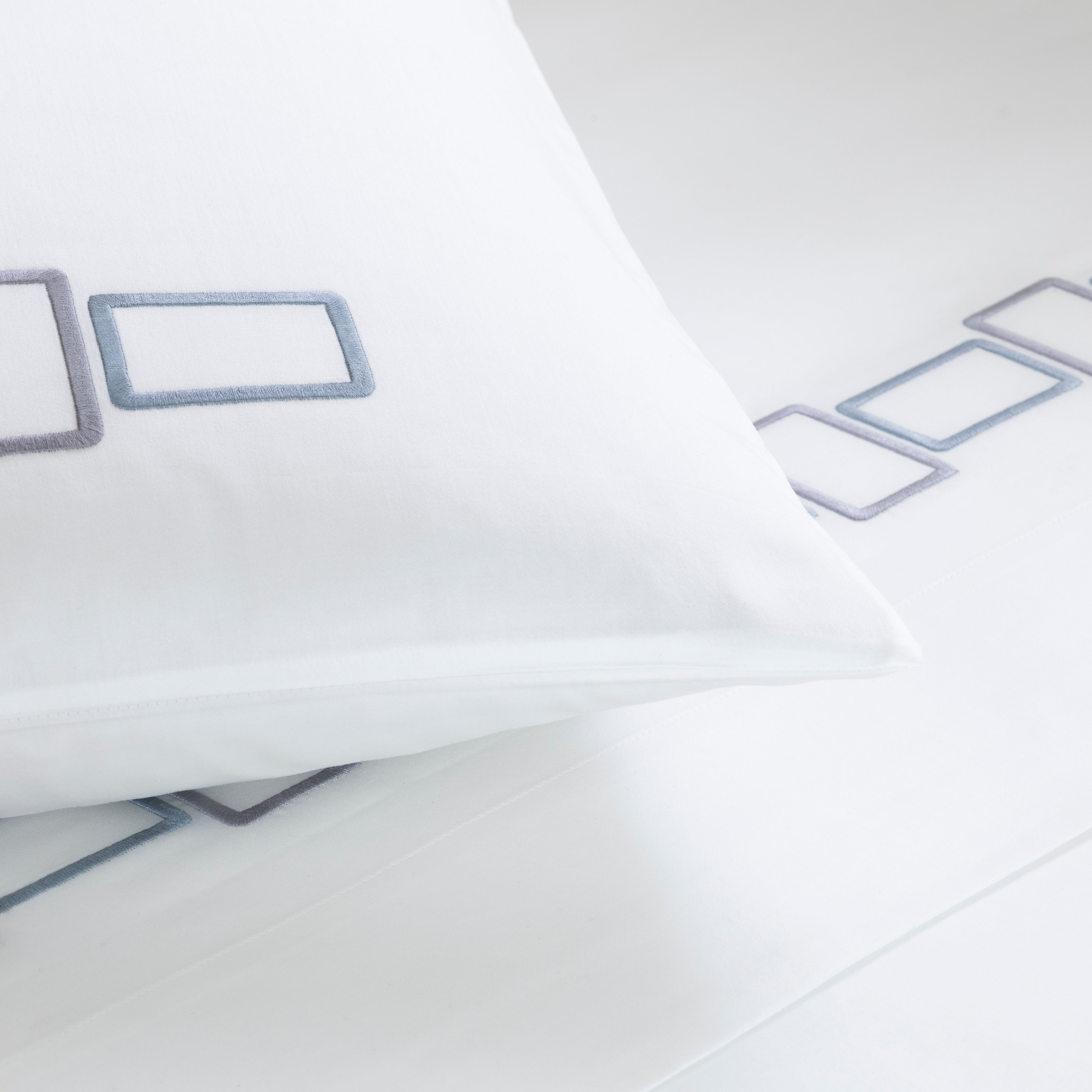 BOLD BICOLOR EMBROIDERY - BEDSET 2 PILLOW CASES 20X28 - BEDSET 2 PILLOW