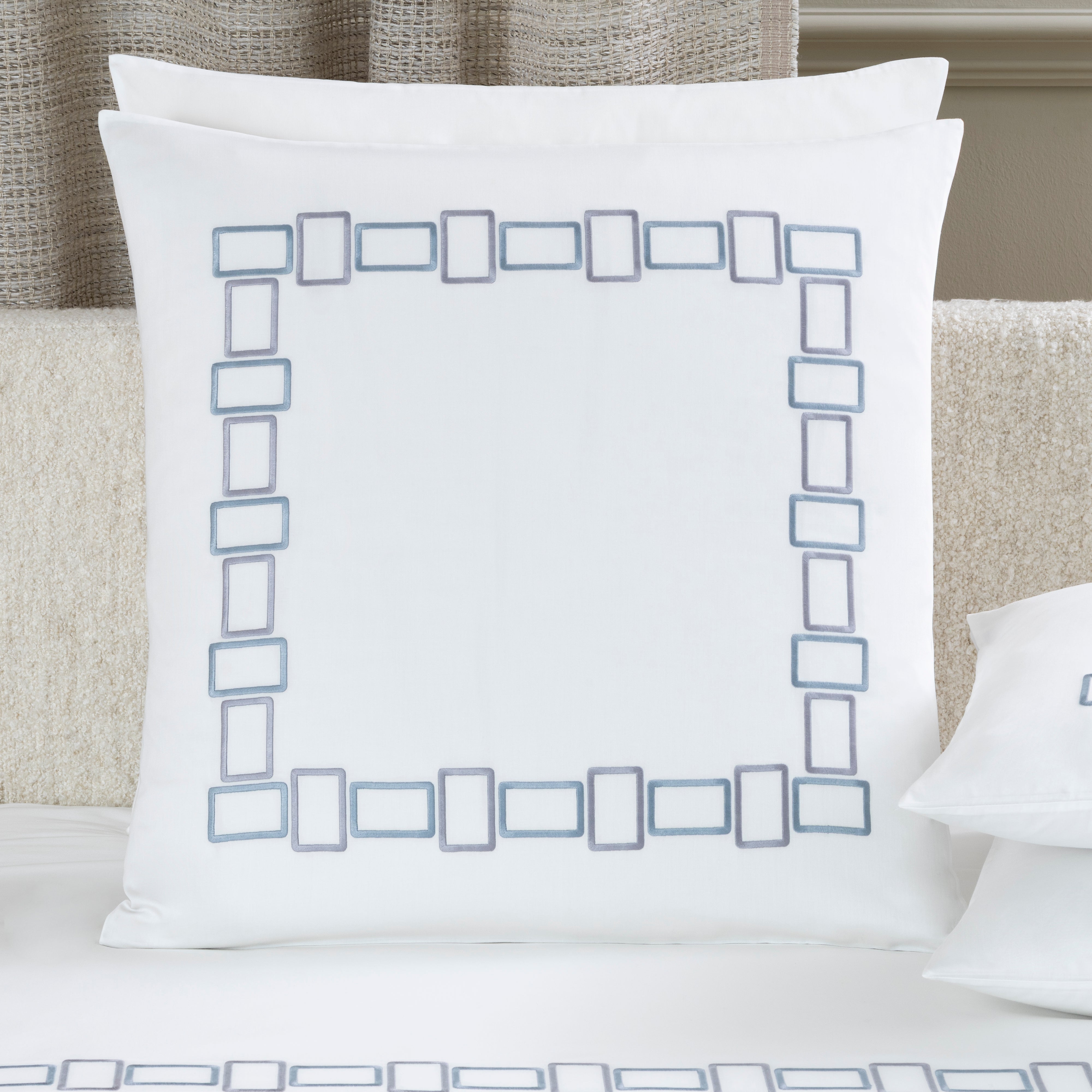 BOLD BICOLOR EMBROIDERY - DUVET SET 2/20X28 106X126 - DUVET SET 2/20X