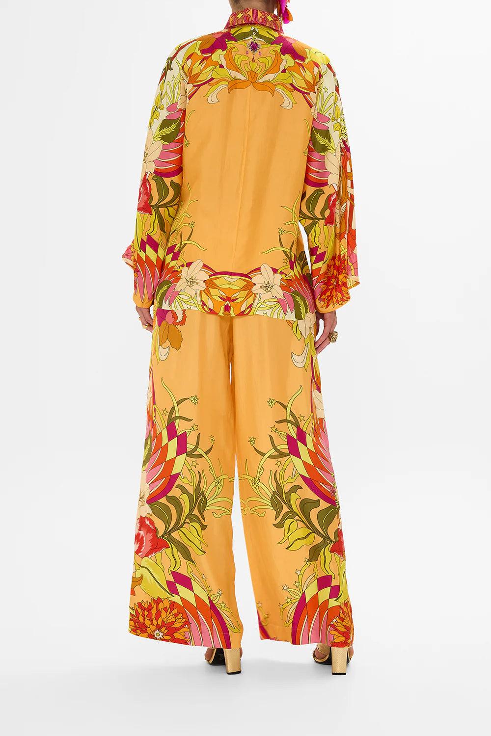 بلوزه باكمام واسعة