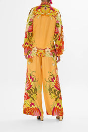 بلوزه باكمام واسعة