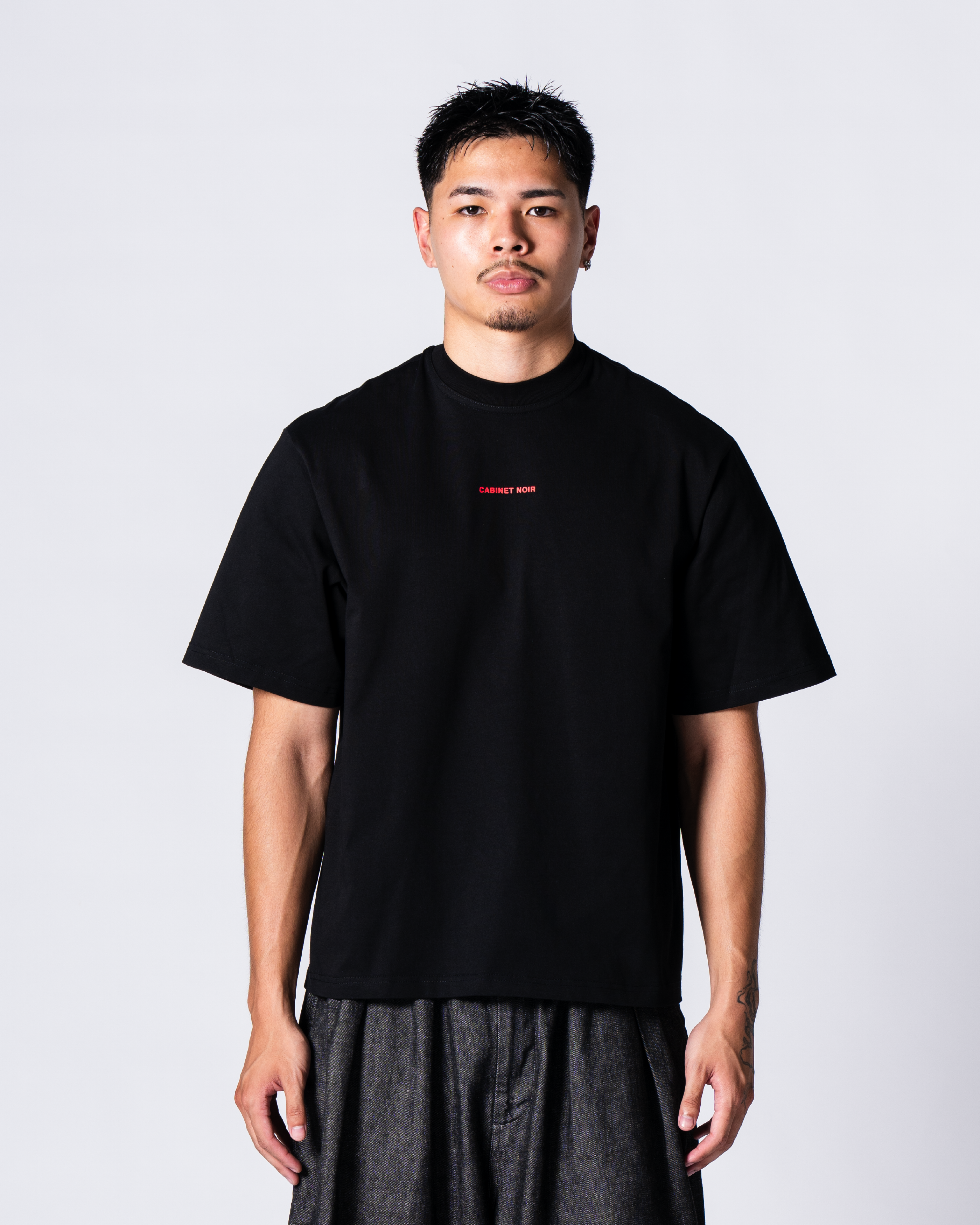 CabinetNoirPlatoTeeBlack1-01.png