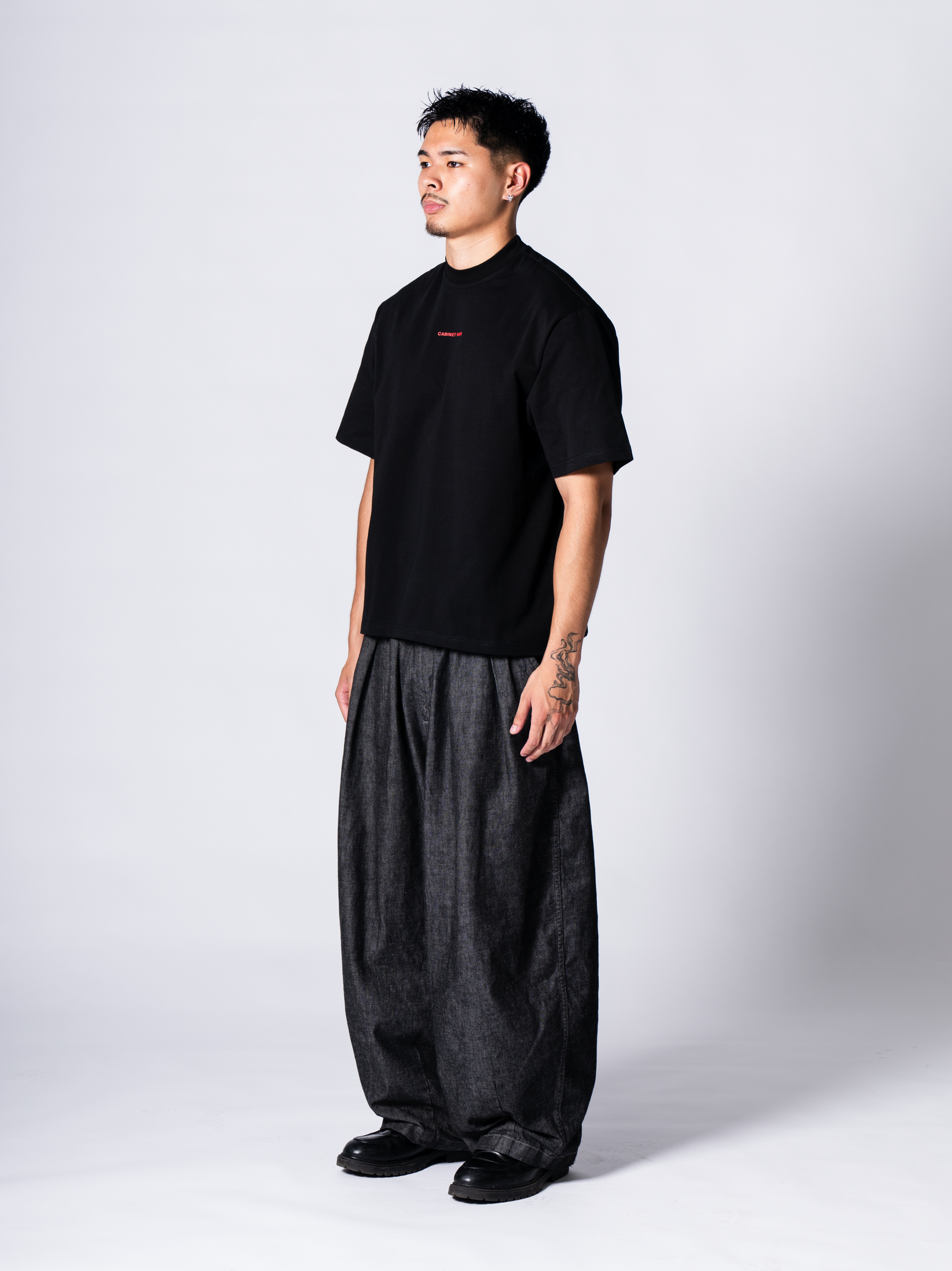 Cabinet noir plato tee