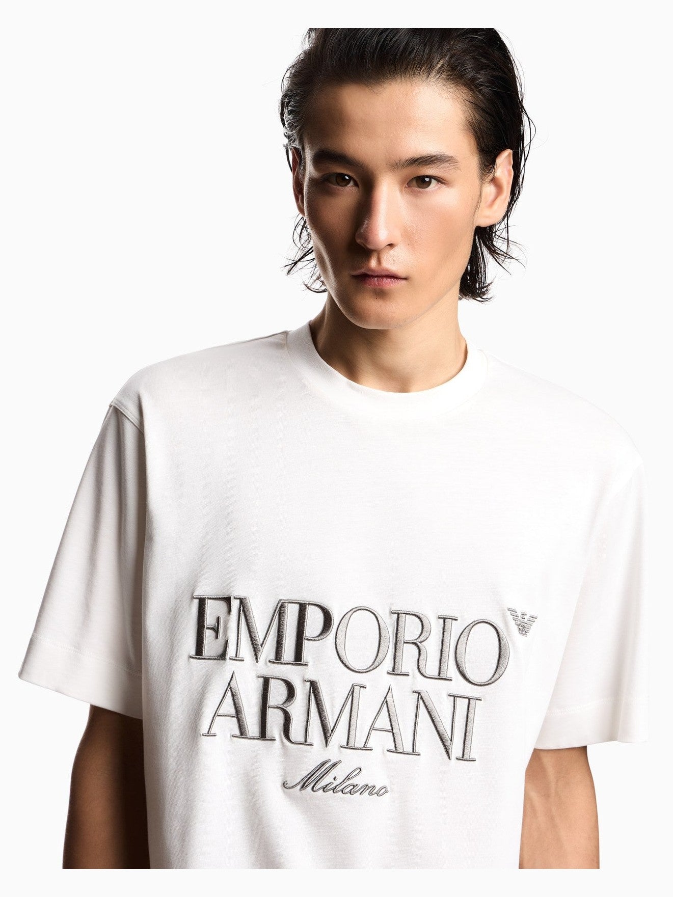 Heavy jersey T-shirt with embossed logo embroidery