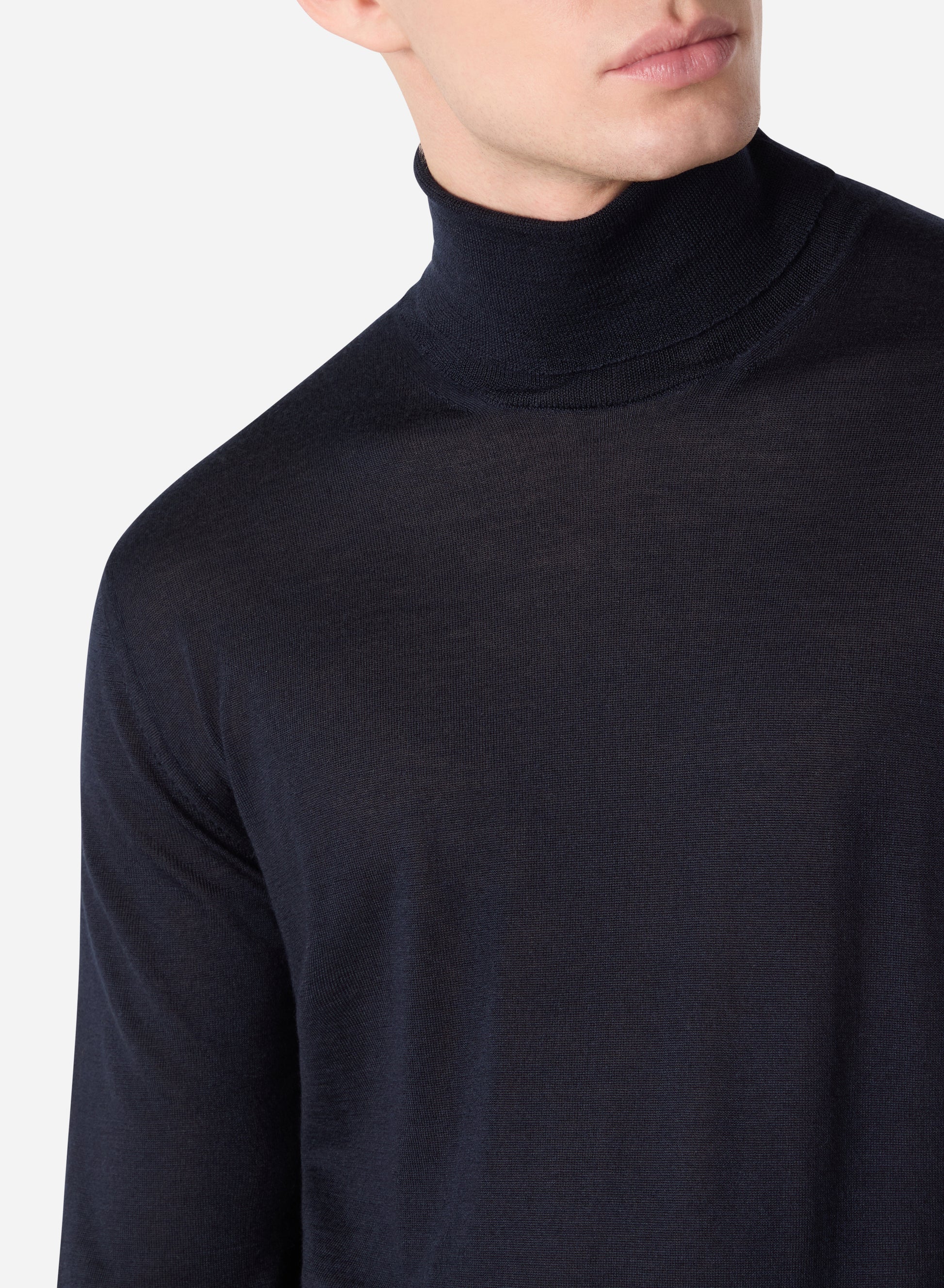 CASHMERE AND SILK TURTLENECK