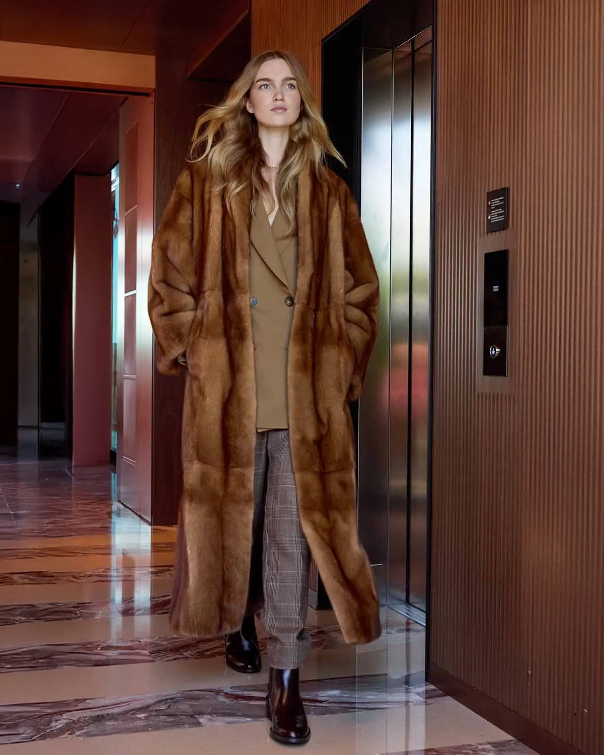 Full-length-mink-coat-Paolo-Moretti-687554865_1024x_4da659e0-2998-4557-8ac6-711499da2aa0.webp