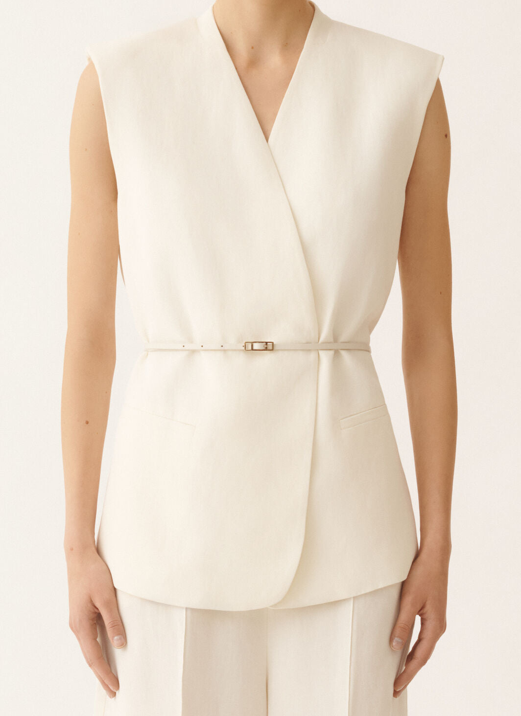 Viscose linen vest with leather belt