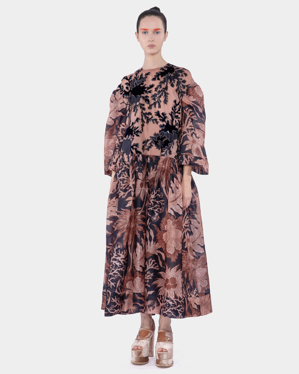 GIA MIX ORGANZA SILK AND ORGANZA PRINT WITH VELVET EMBROIDERY
APPLIQUÉ