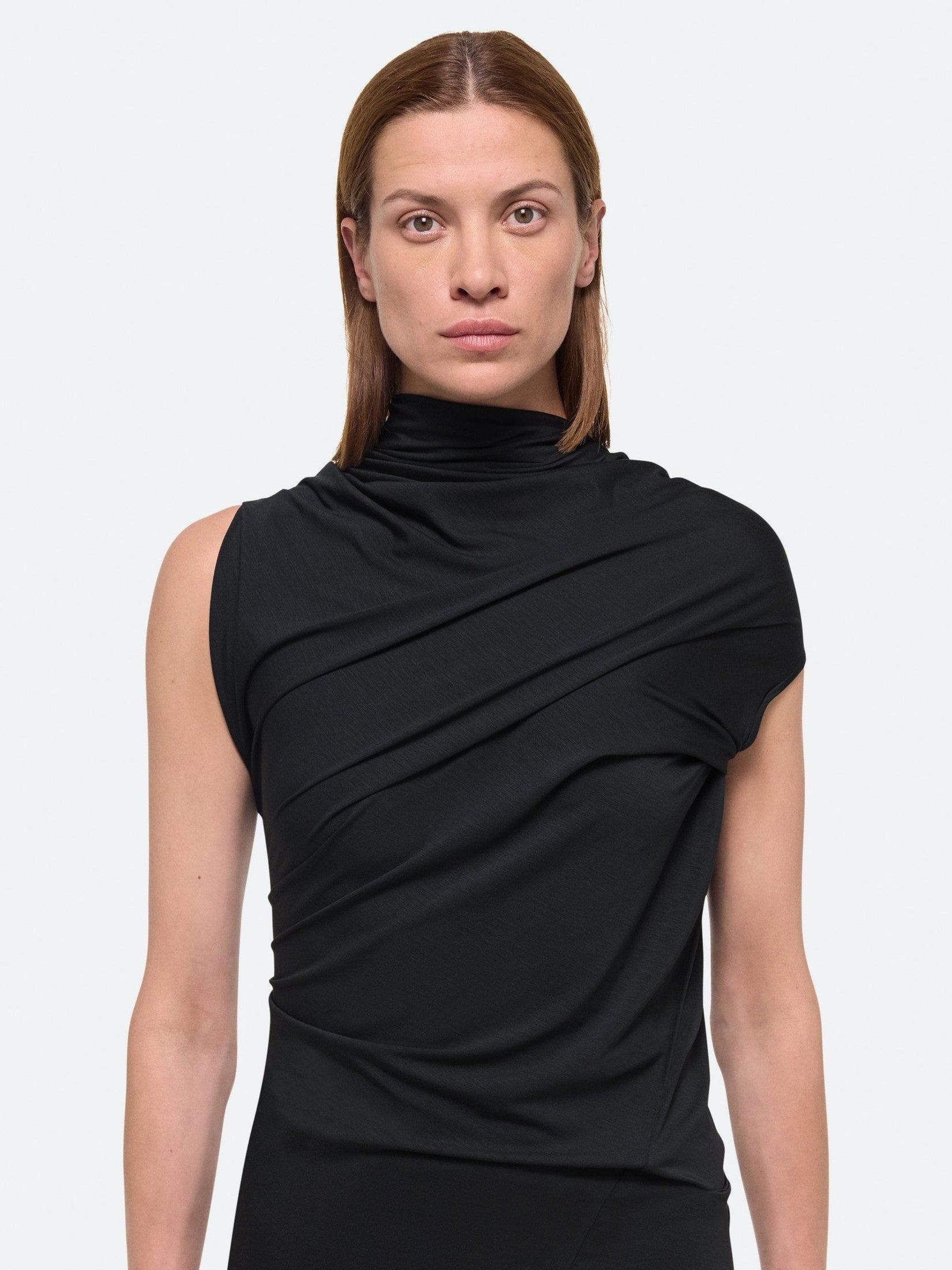 Sleeveless wind top