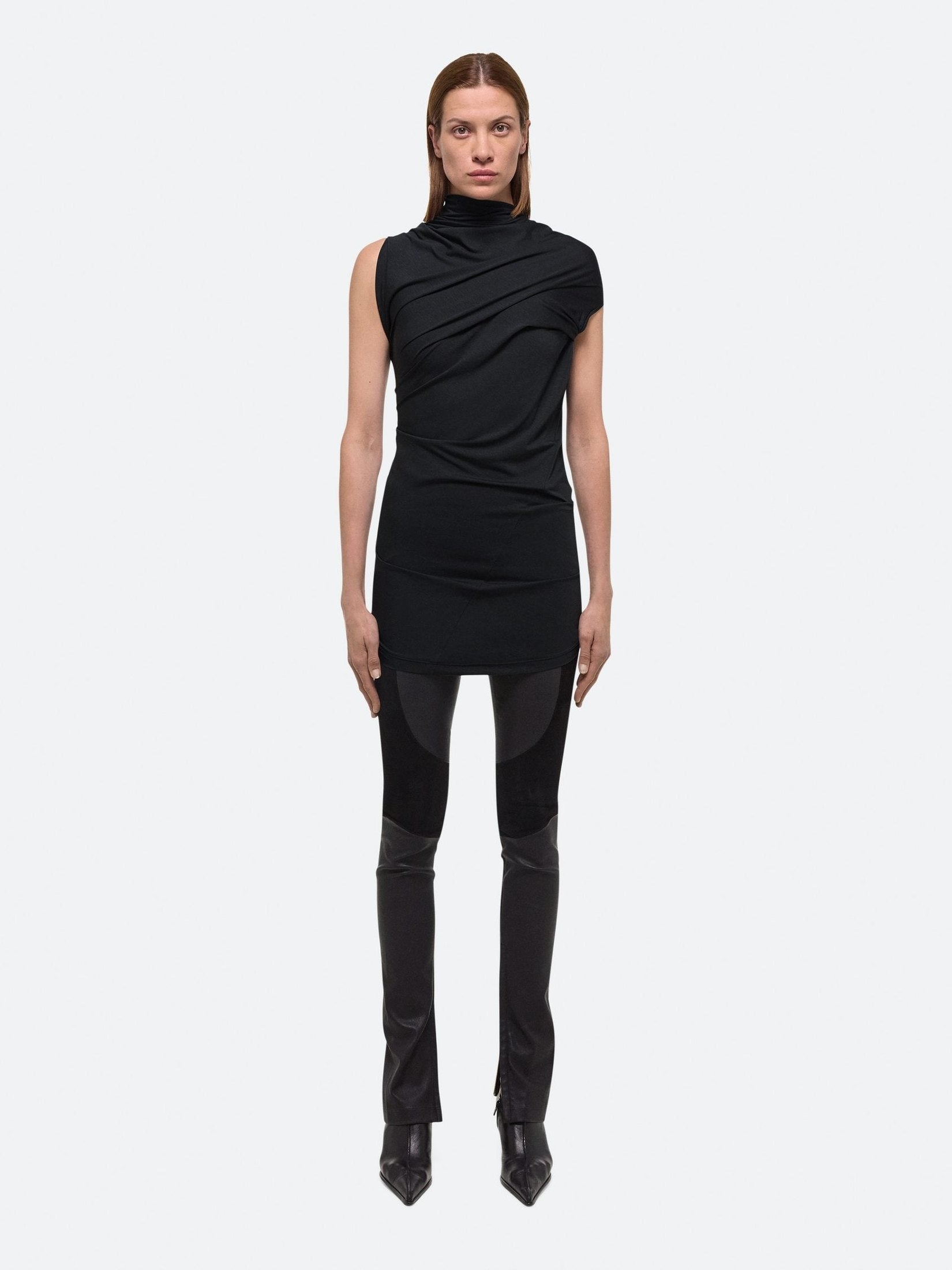 Sleeveless wind top
