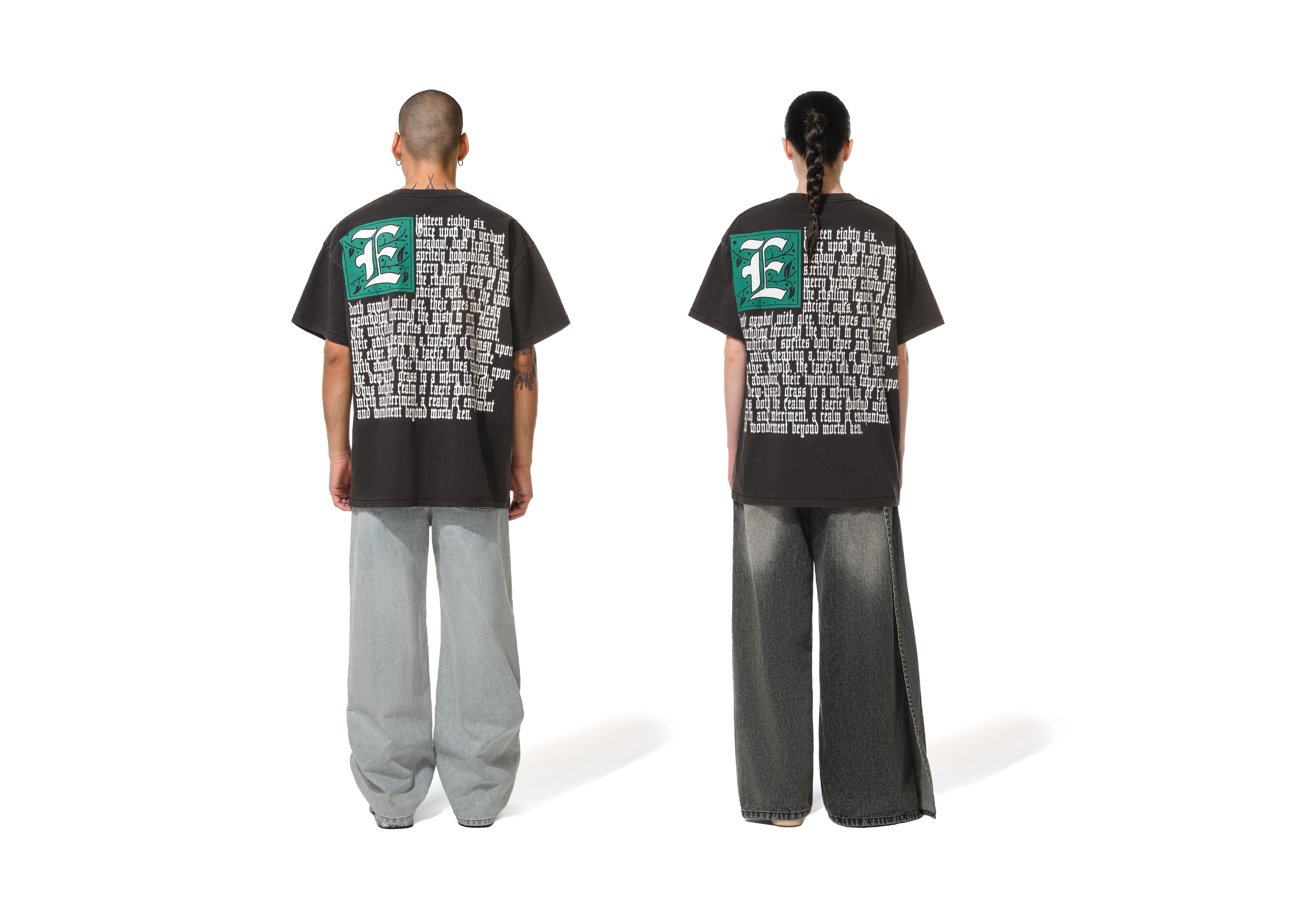 1886 SCRIPTED STORY T-SHIRT - DARK GREY