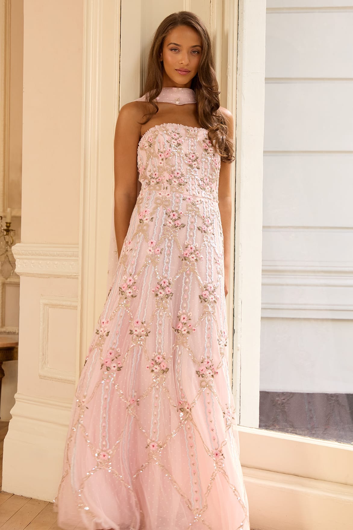 Lovers lace strapless gown