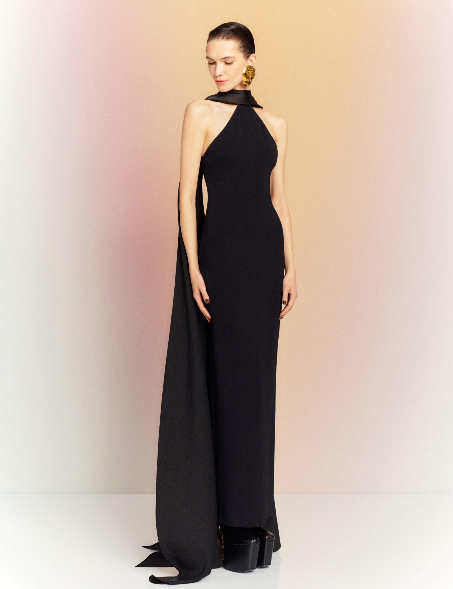 OS41010_OPHELIA_MAXI_DRESS_BLACK_047_R1_1512x_2830e702-3509-4e44-b71a-18d50455ccdd.jpg