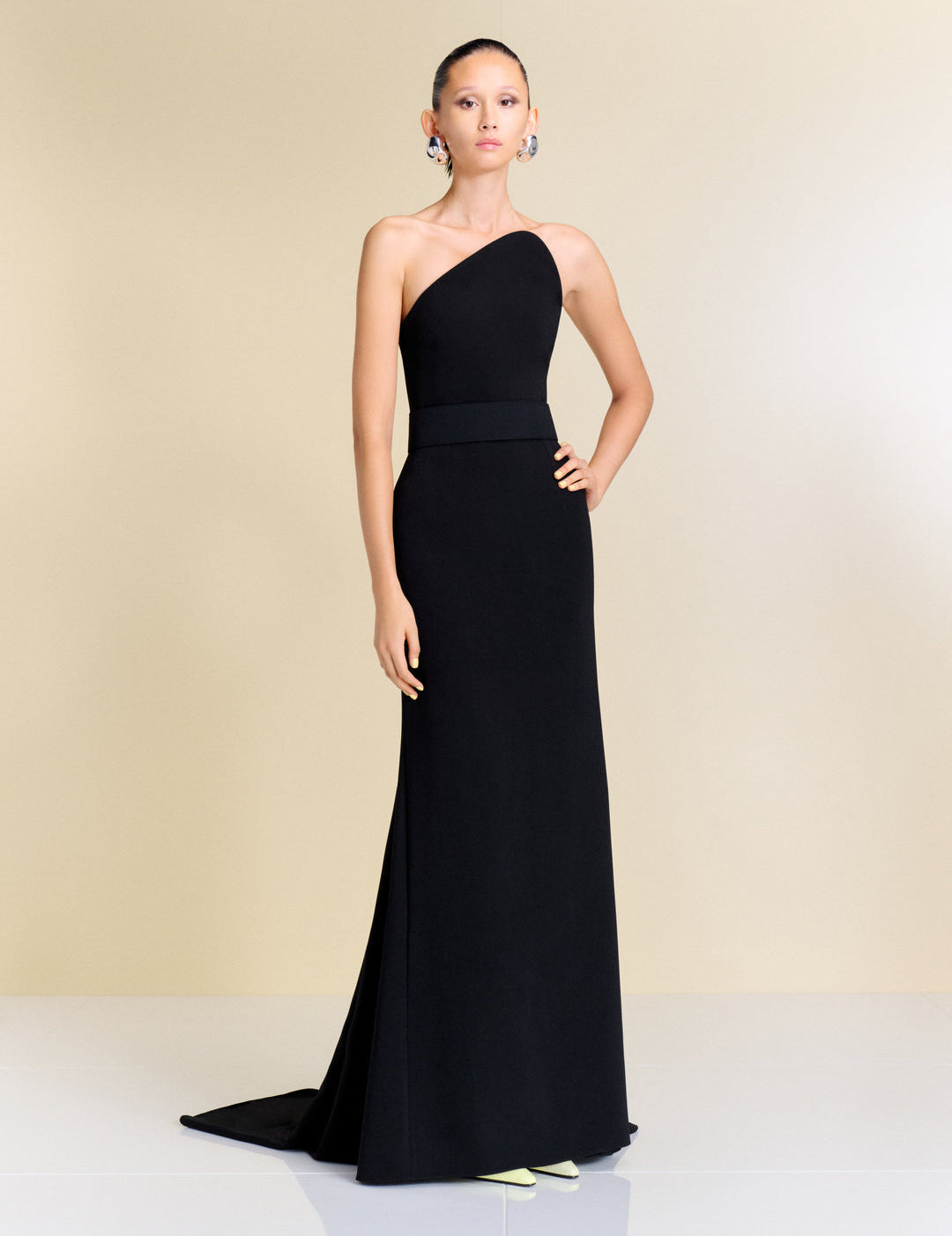 OS48007_SERAPHINA_MAXI_DRESS_BLACK_2745_R1_1080x_675abd4f-d7db-4c71-a292-5adbcdf91ce8.jpg