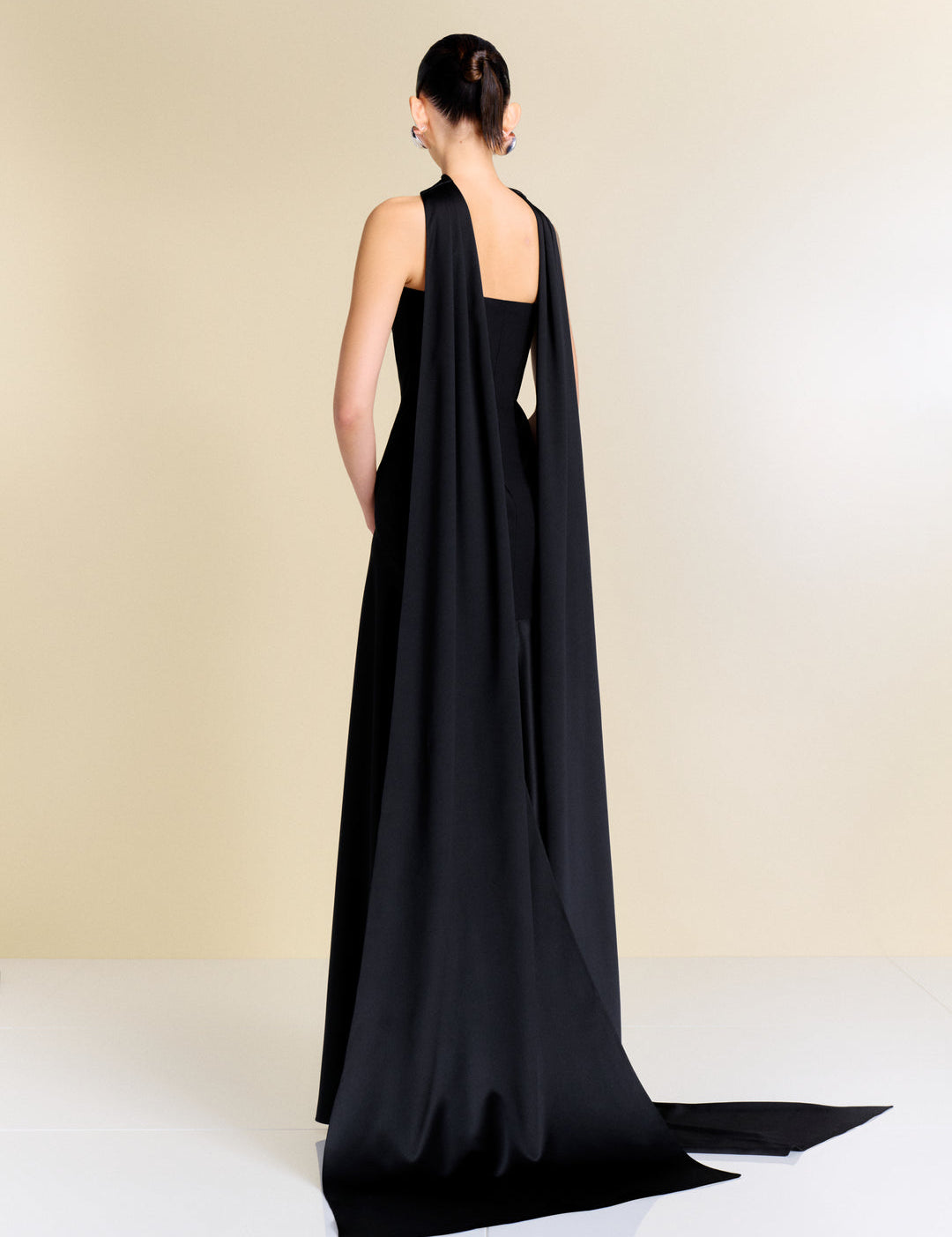 OS48014_MAE_MAXI_DRESS_BLACK_2926_R1_1080x_64437016-6823-41b3-a4e1-fd01078bd6a9.jpg