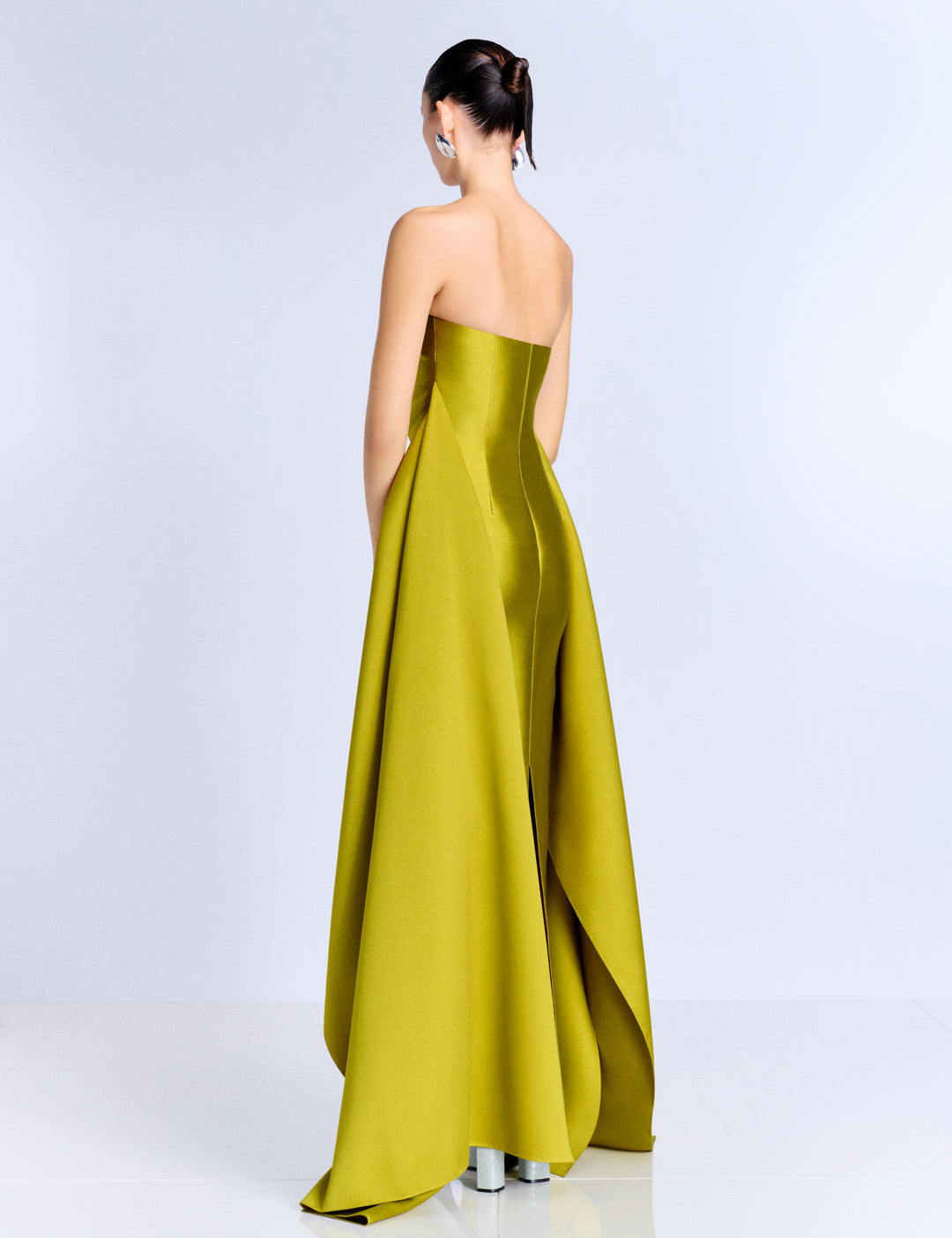 OS48037_ELARA_MAXI_DRESS_CHARTREUSE_3857_R1_1080x_95077901-8683-4e83-9097-fbb0fad98c11.jpg