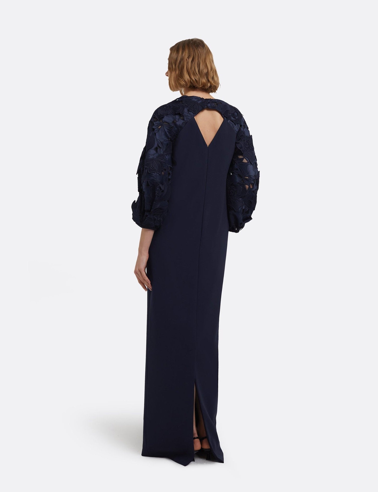 PF25_DL1294.1_HC-MIDNIGHTNAVY_BF-NAVY_ECOM_bk.jpg