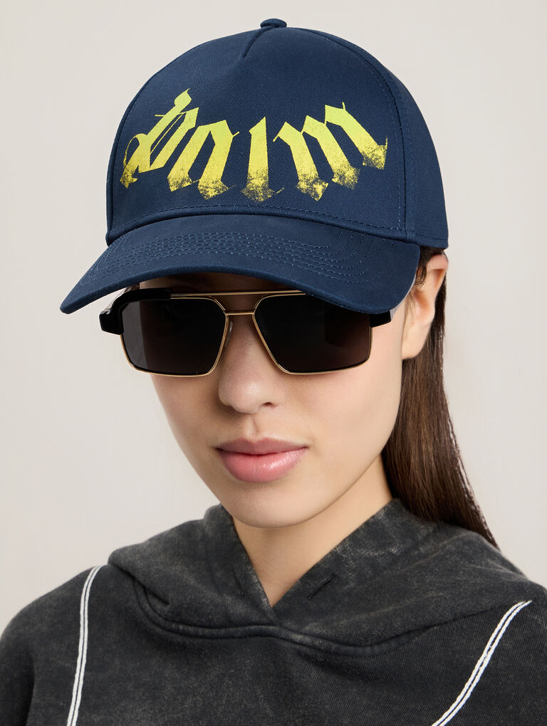 Big neck logo cap