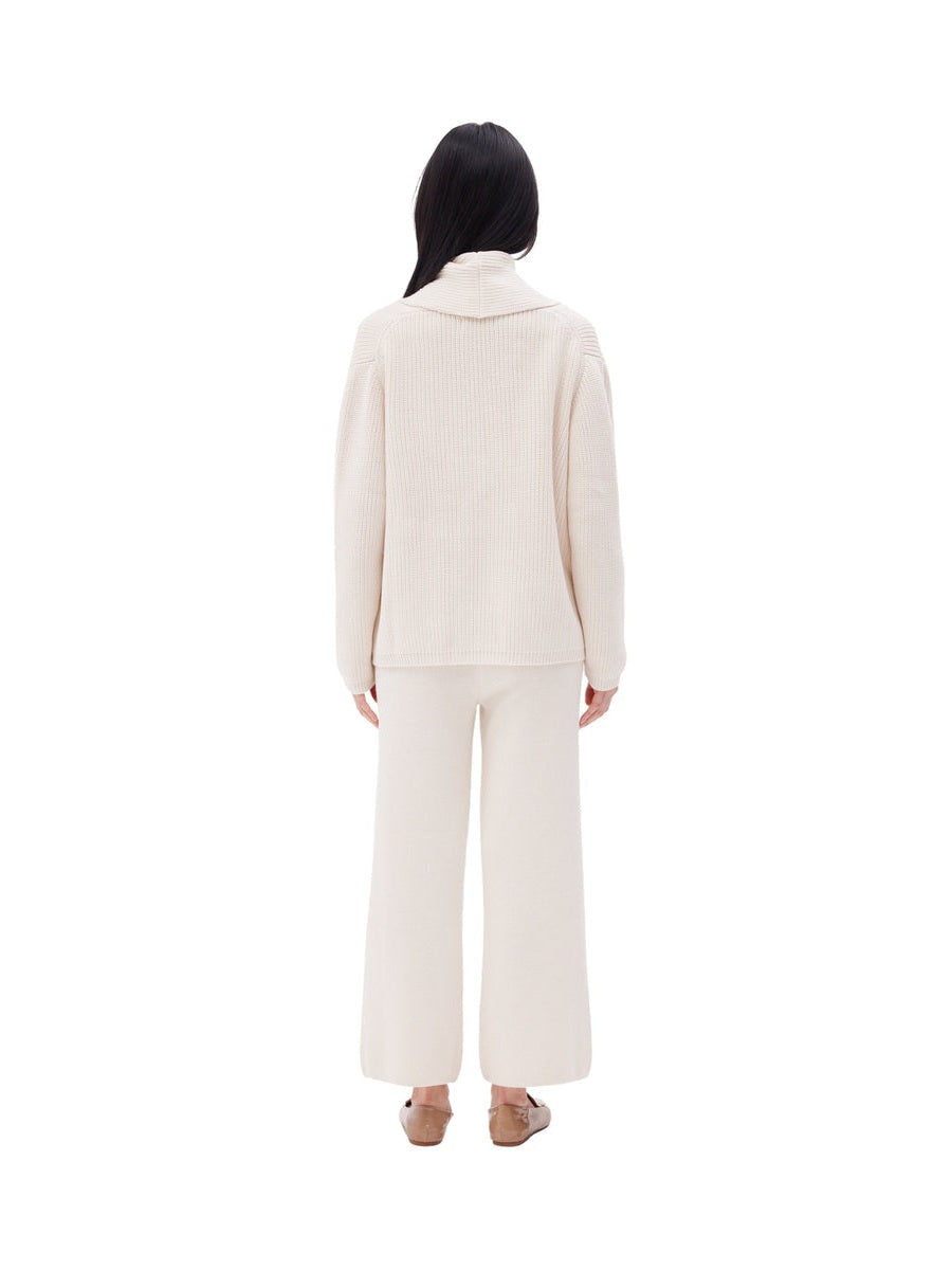 The oversized cross over cardigan in meringue