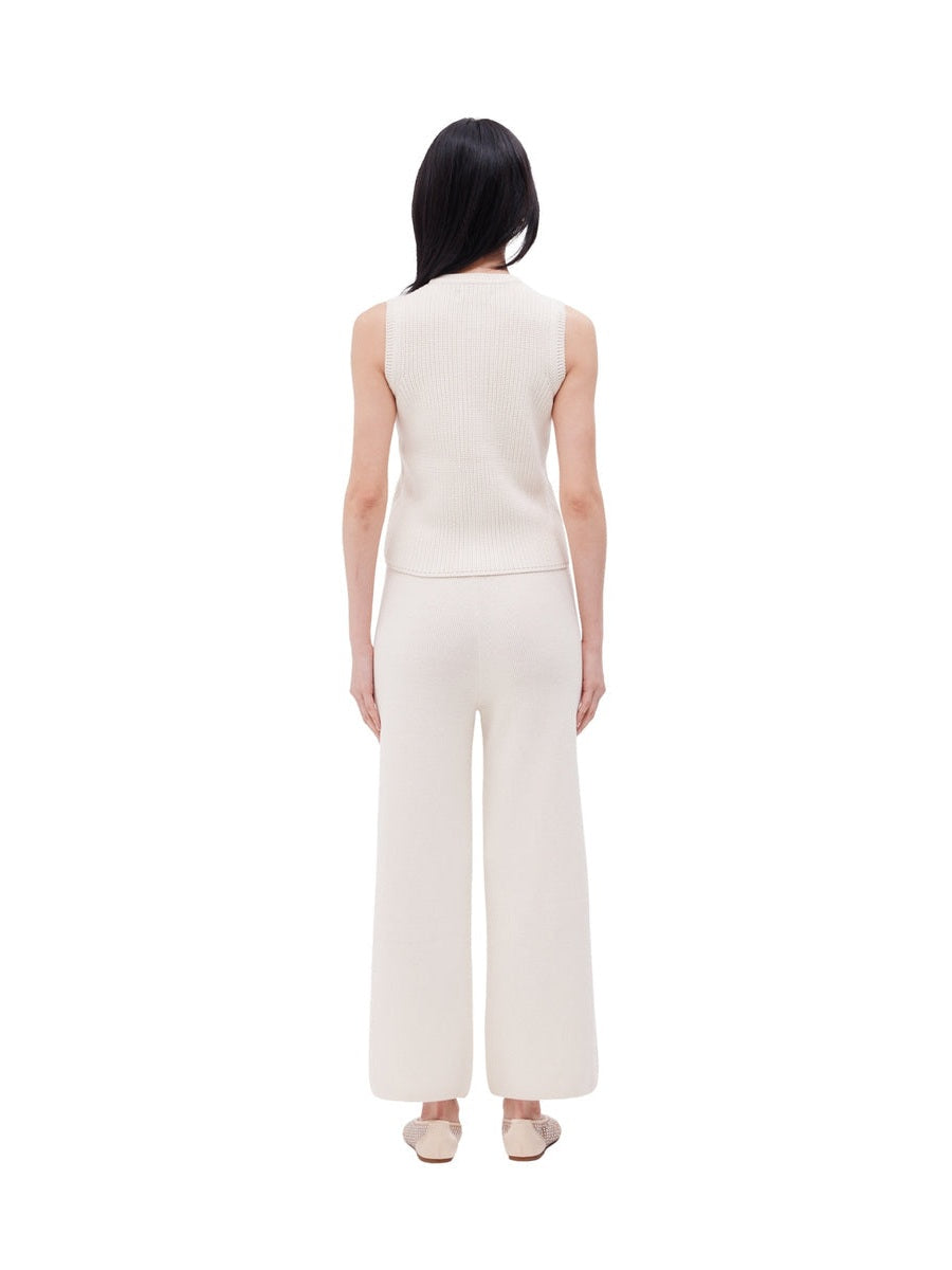 The button-down gilet in meringue