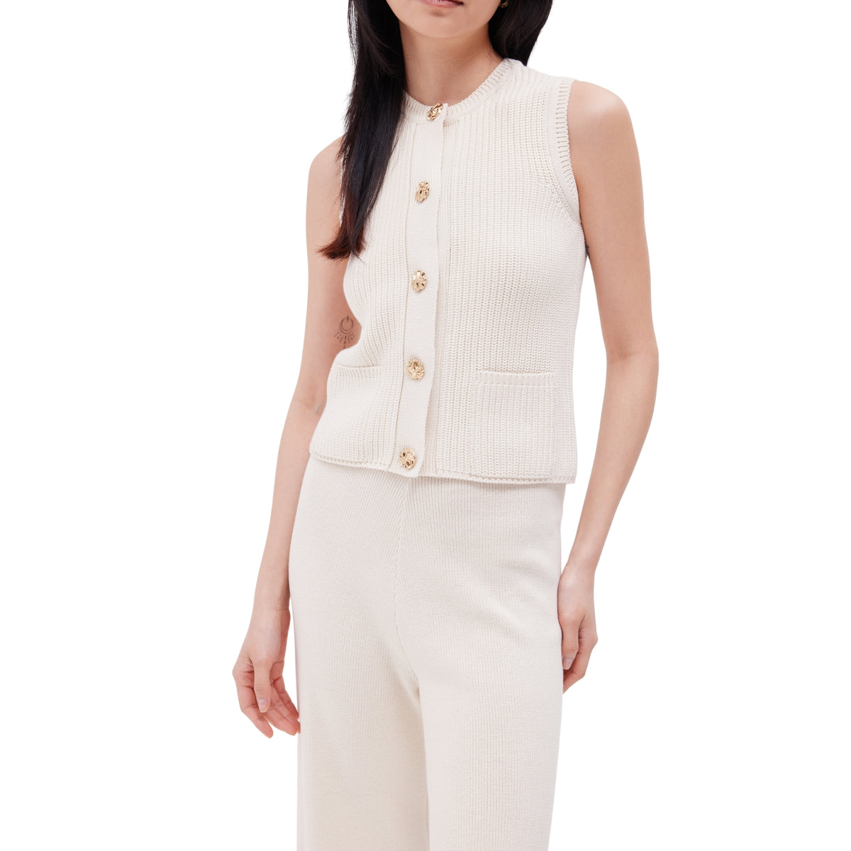 The button-down gilet in meringue
