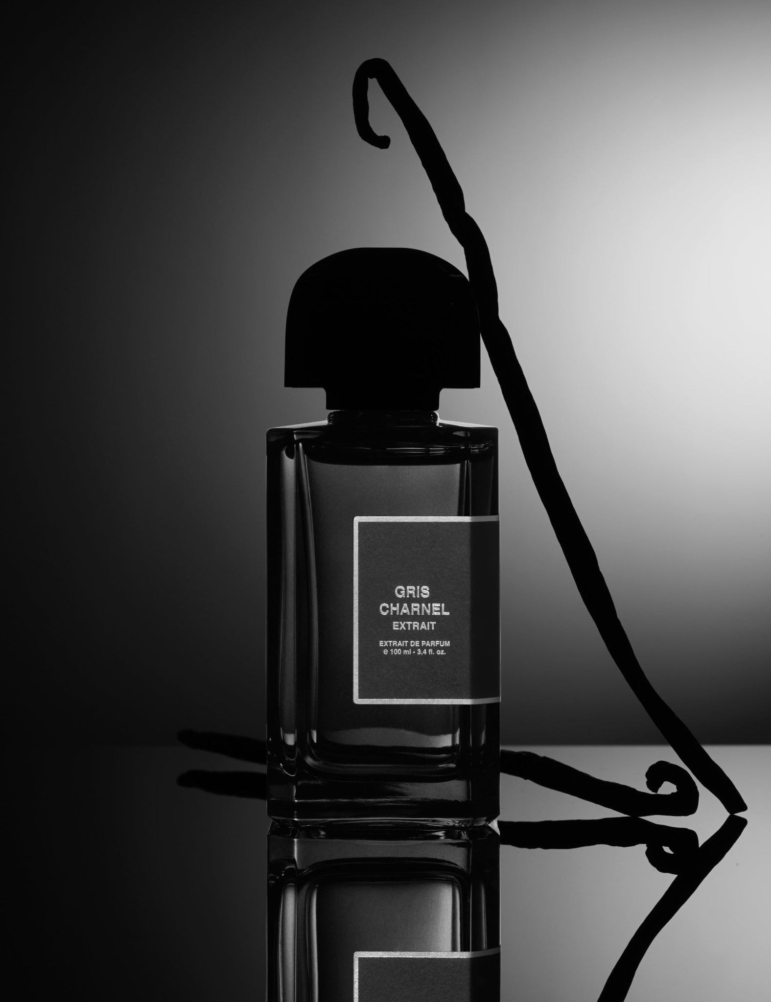 Parfums-GrisCharnelExtrait_4-Mood1_1600x_478c32fd-5ffd-4799-b8c1-2f6a3214fe64.jpg