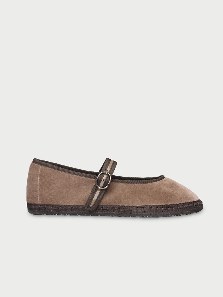Pierre beige velvet ballerina v-hole in light beige with beige piping