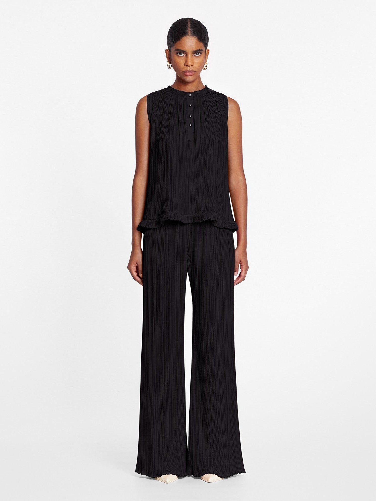 Sleeveless pleated top