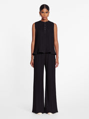 Sleeveless pleated top