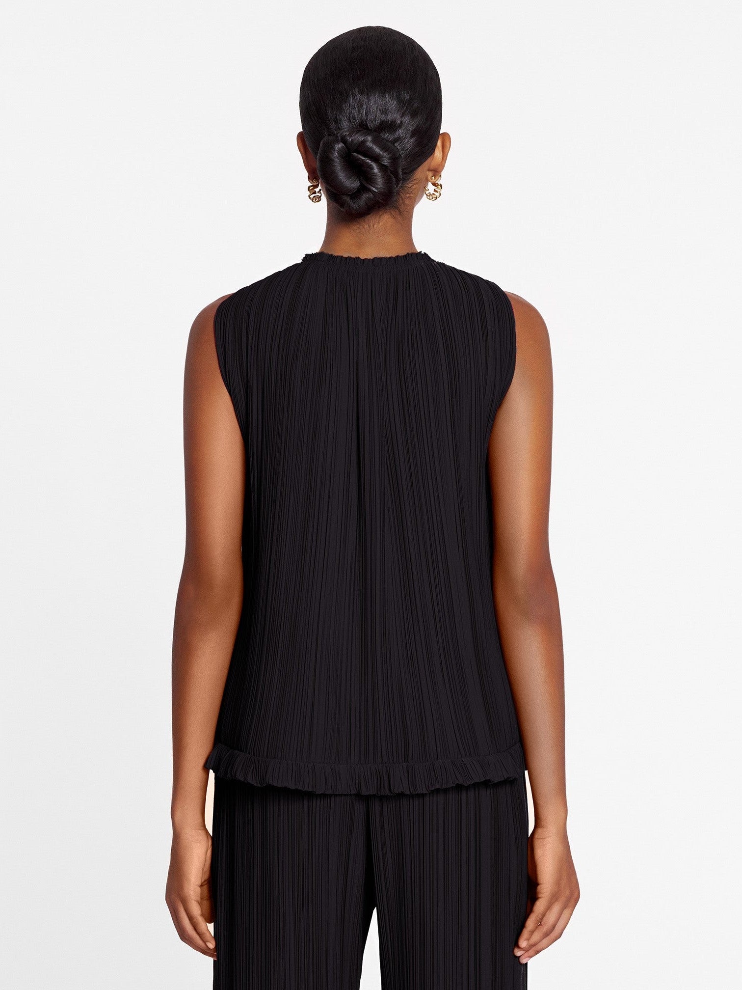 Sleeveless pleated top