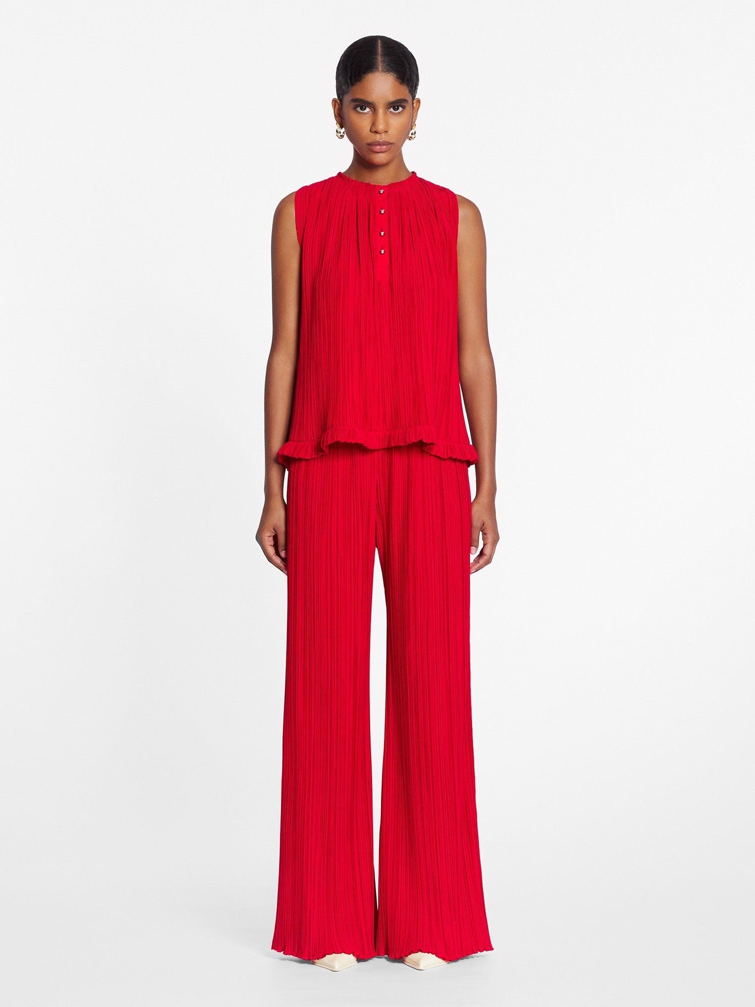Sleevless pleated top