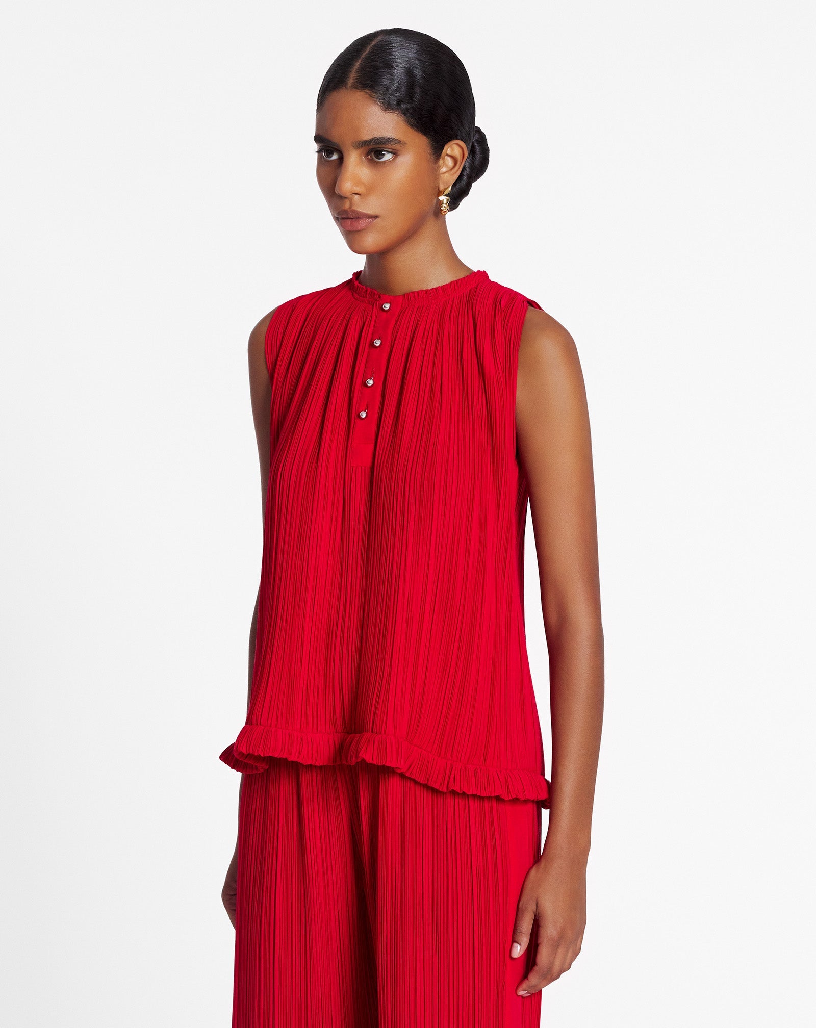 SLEEVLESS PLEATED TOP
