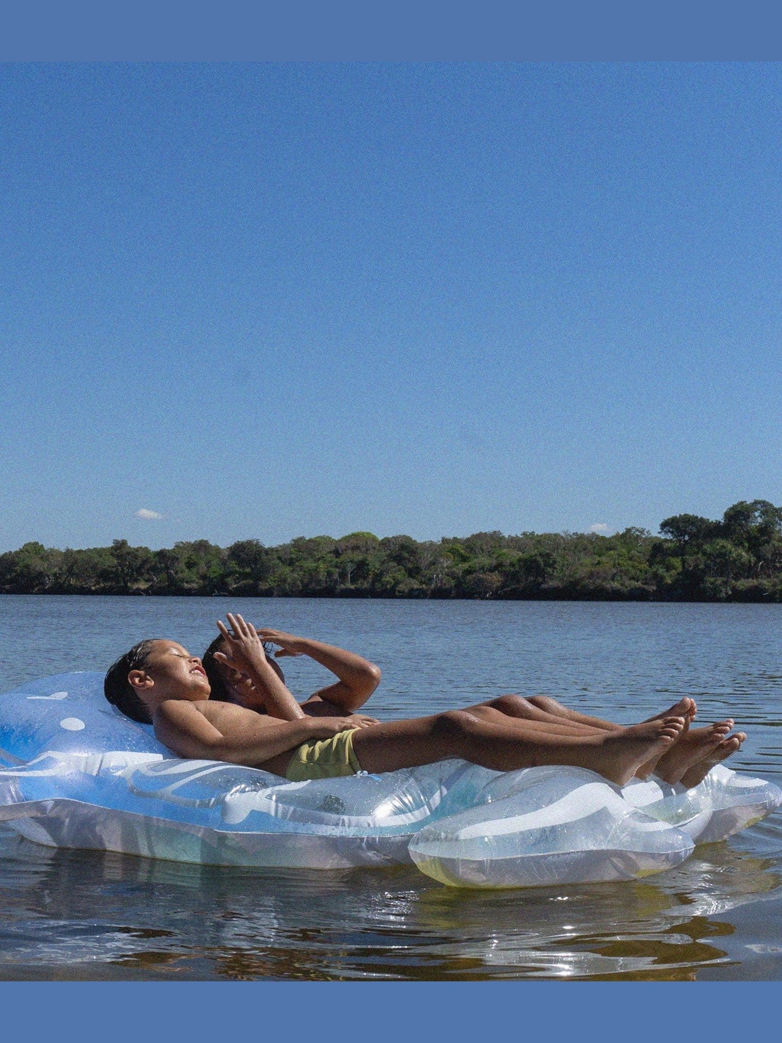 Kids lie-on float burger boy