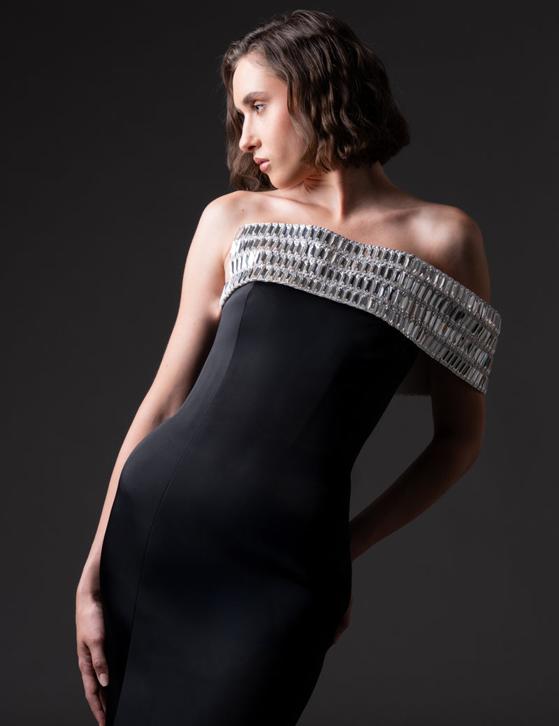 Scuba_cr_pe_dress_with_baguette_embroidered_neckline_-_closeup.jpg