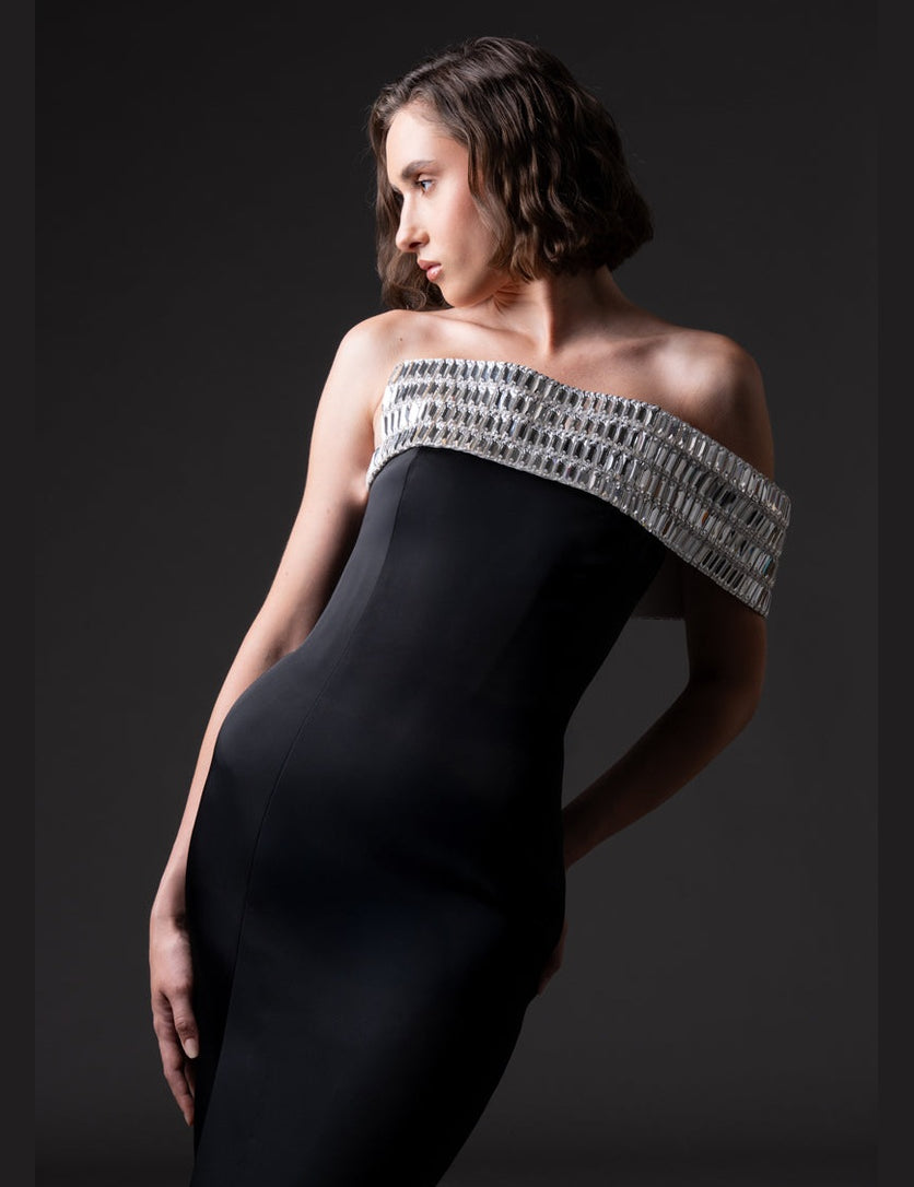 Scuba_cr_pe_dress_with_baguette_embroidered_neckline_-_closeup.jpg