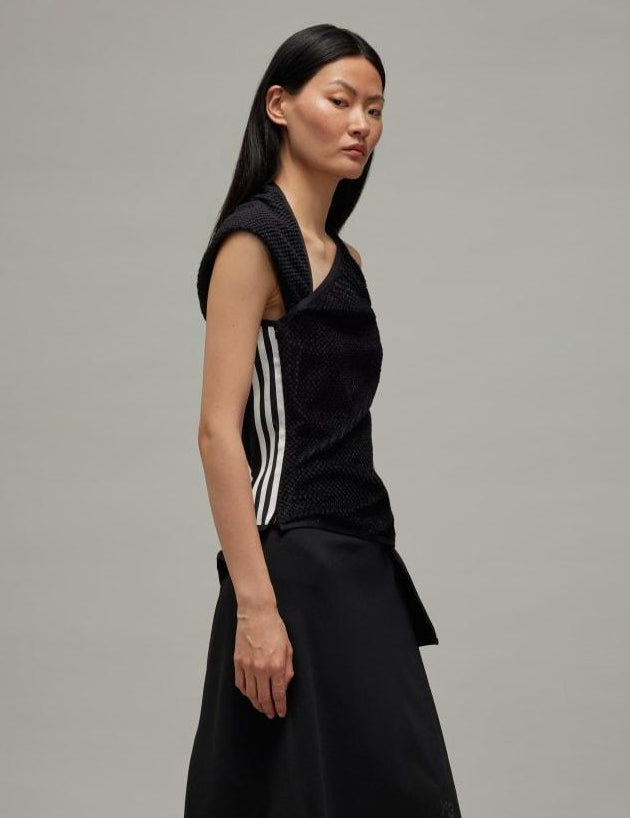 WAFFLE_WARP_TOP_Black_IW7502_22_model.jpg