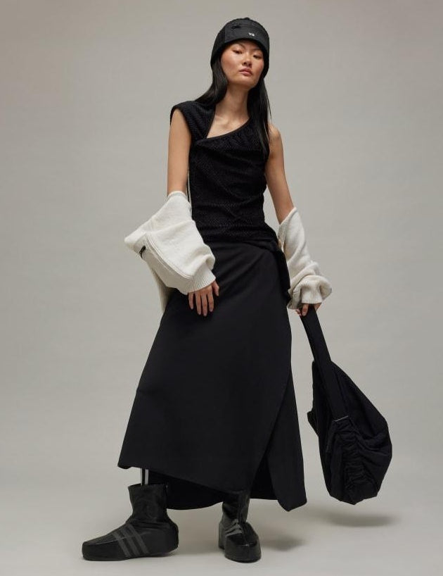WAFFLE_WARP_TOP_Black_IW7502_25_model.jpg