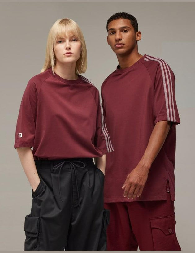Y-3_3-Stripes_Short_Sleeve_Tee_Burgundy_IV5624_21_model.jpg