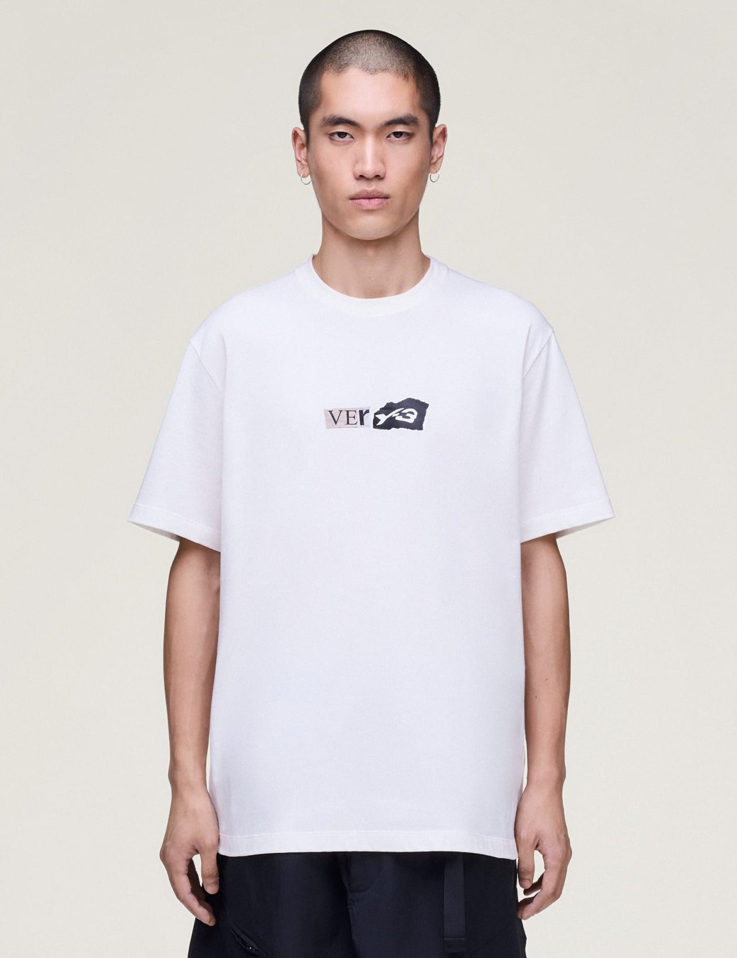 Y-3_GFX_SHORT_SLEEVE_TEE_White_KQ9749_21_model.jpg