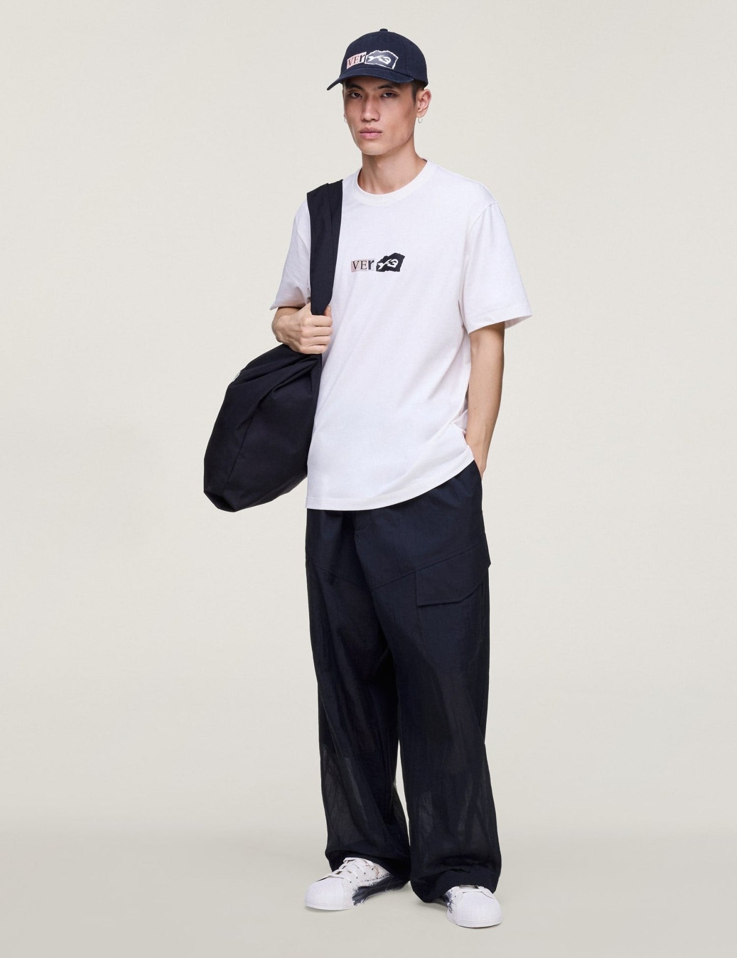 Y-3_GFX_SHORT_SLEEVE_TEE_White_KQ9749_25_model.jpg