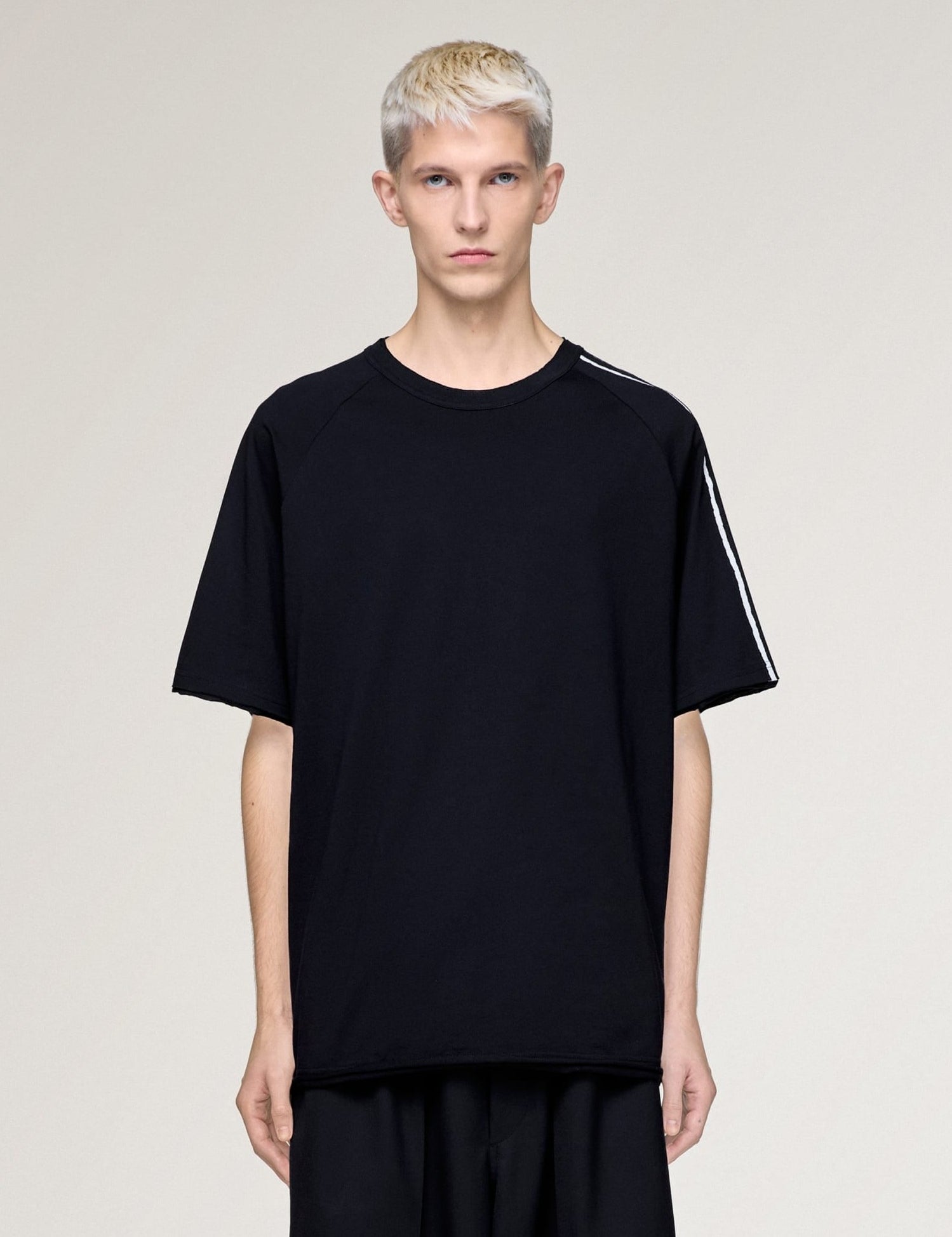 Y-3_RAW_EDGE_3-Stripes_SHORT_SLEEVE_TEE_Black_KQ9793_21_model.jpg