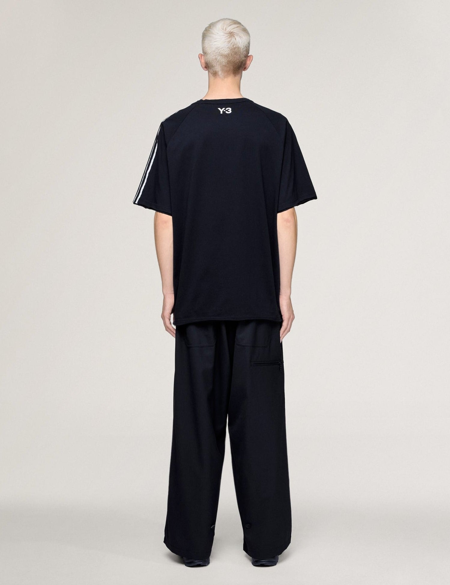 Y-3_RAW_EDGE_3-Stripes_SHORT_SLEEVE_TEE_Black_KQ9793_23_hover_model.jpg