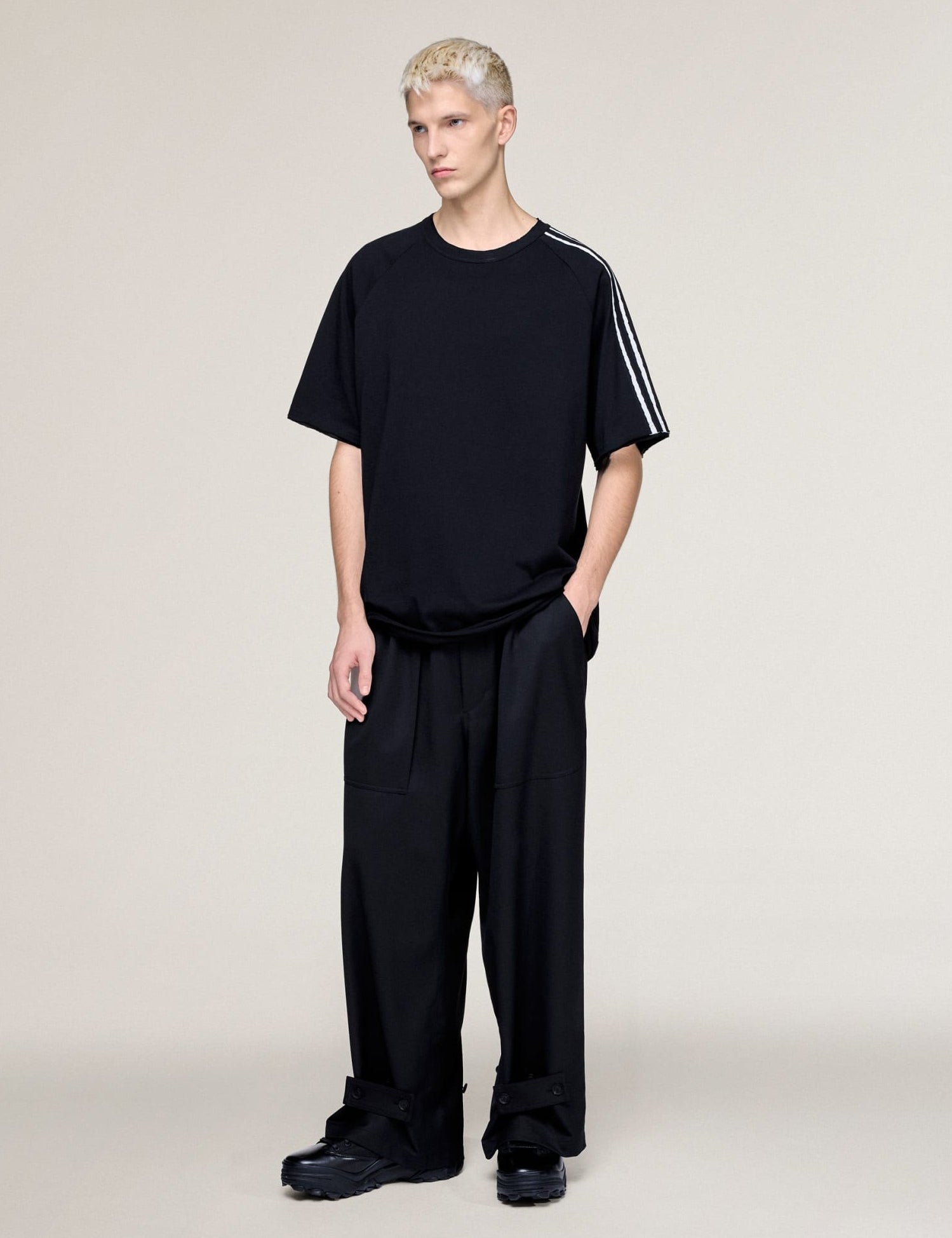 Y-3_RAW_EDGE_3-Stripes_SHORT_SLEEVE_TEE_Black_KQ9793_25_model_hover.jpg