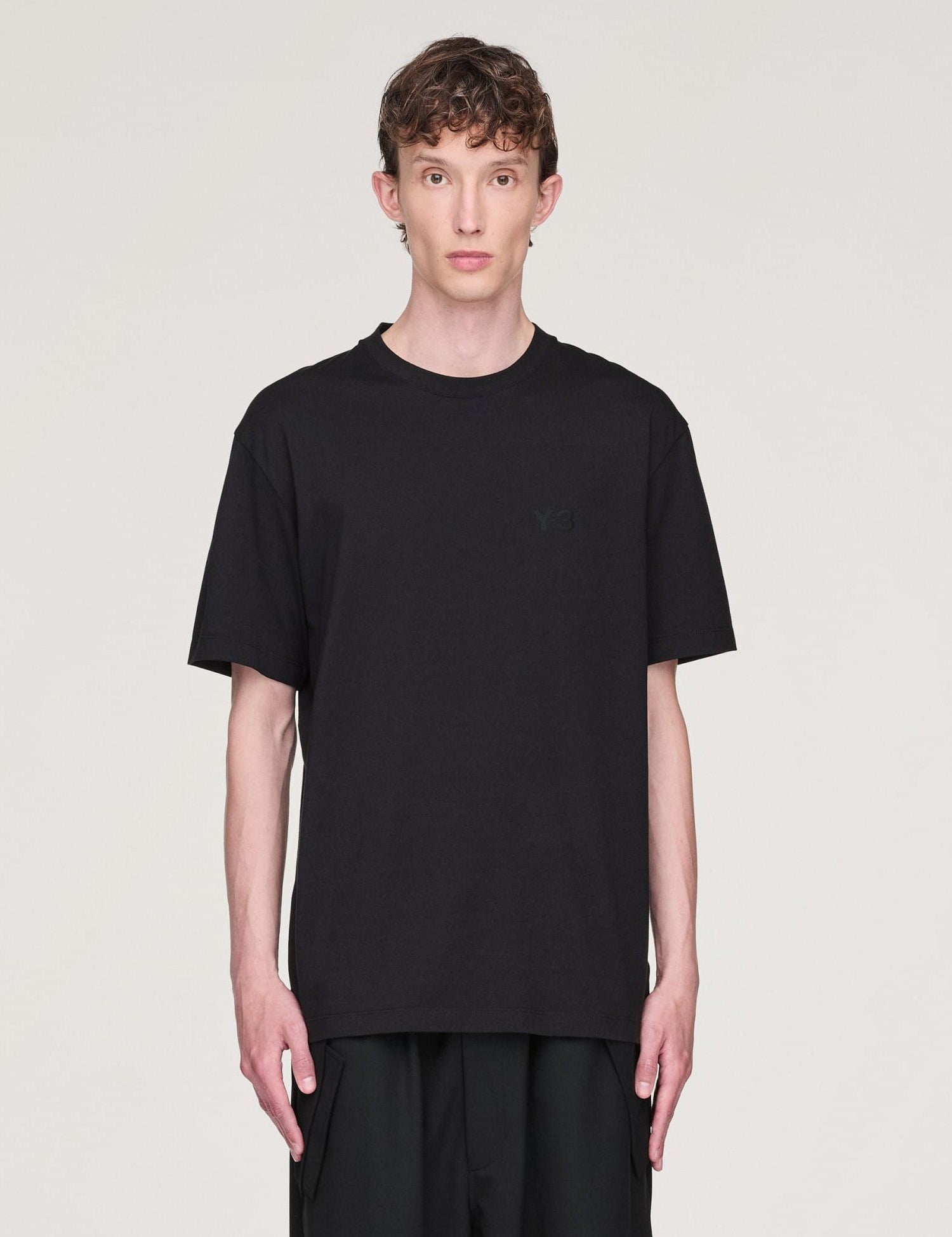 Y-3_REGULAR_SHORT_SLEEVE_TEE_Black_KQ9783_21_model.jpg