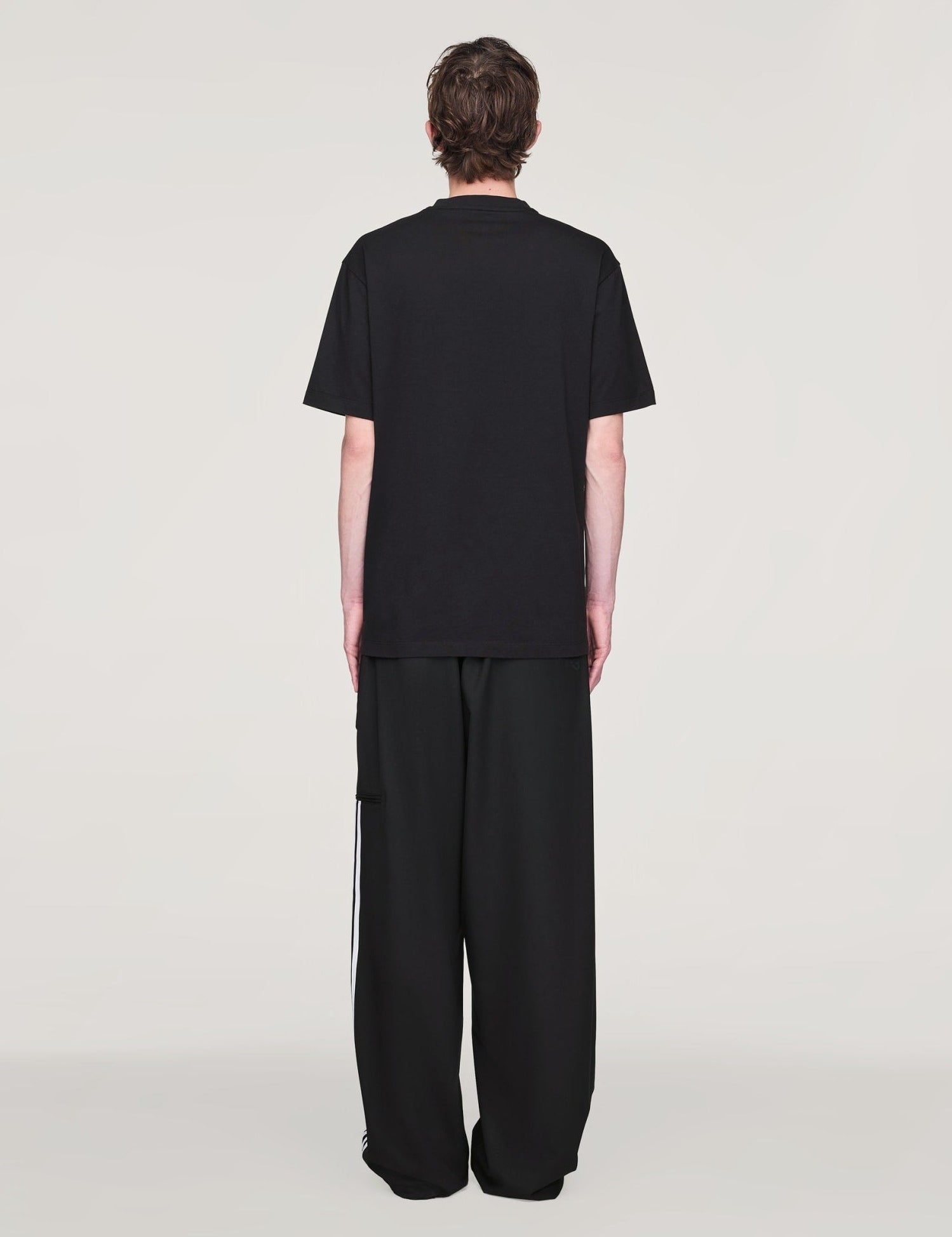 Y-3_REGULAR_SHORT_SLEEVE_TEE_Black_KQ9783_23_hover_model.jpg