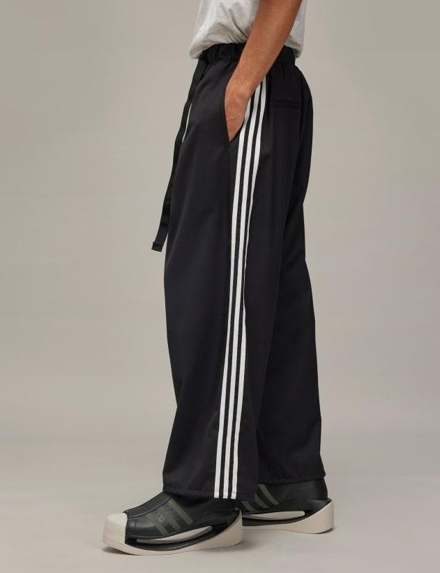 Y-3_Refined_Wool_Pants_-_Open_Wide_Black_IW7455_22_model.jpg