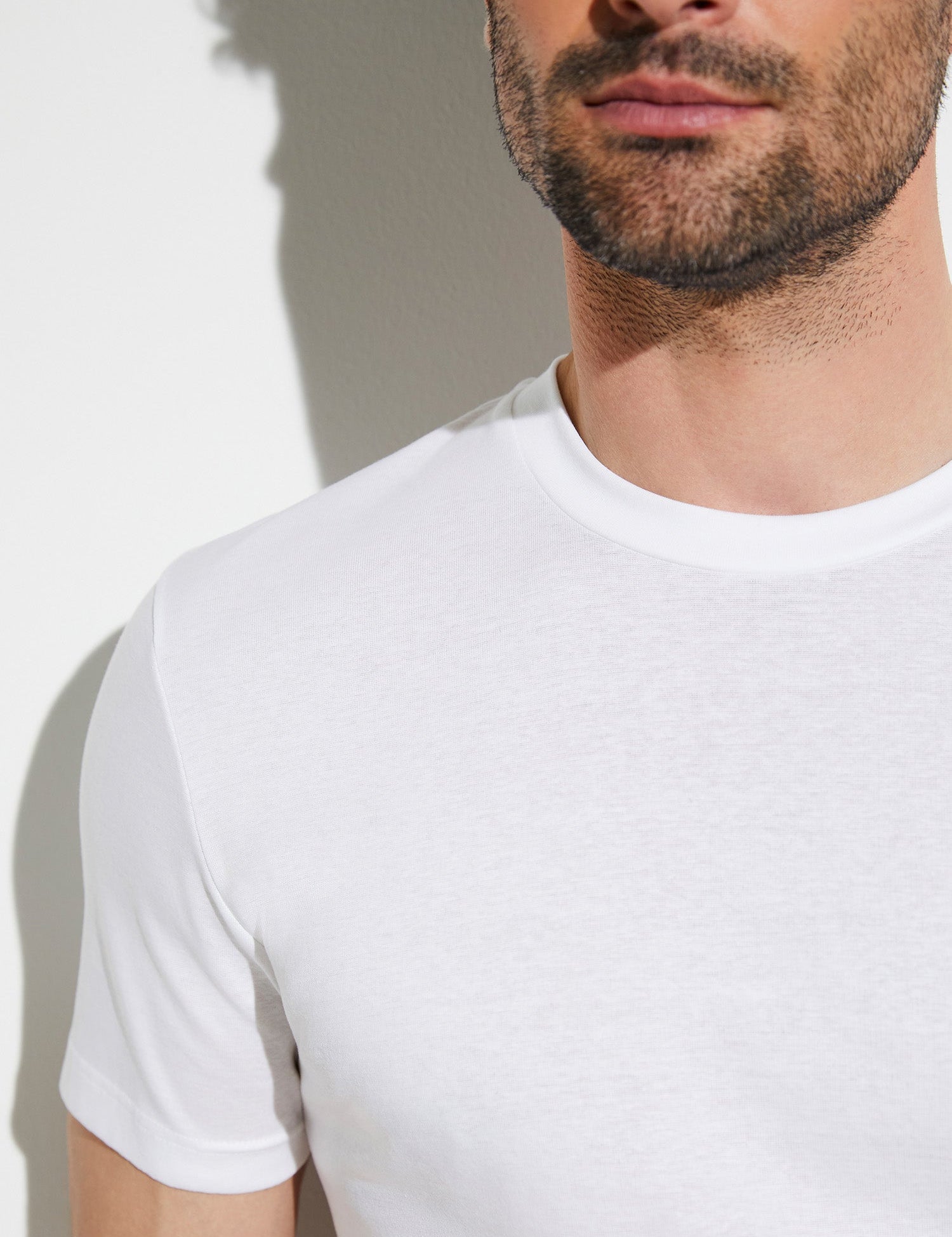 Zimmerli_Essentials_2221473-01_model_detail01_2048x_149c9b6d-e331-4ae5-893d-05c655bcbc63.jpg