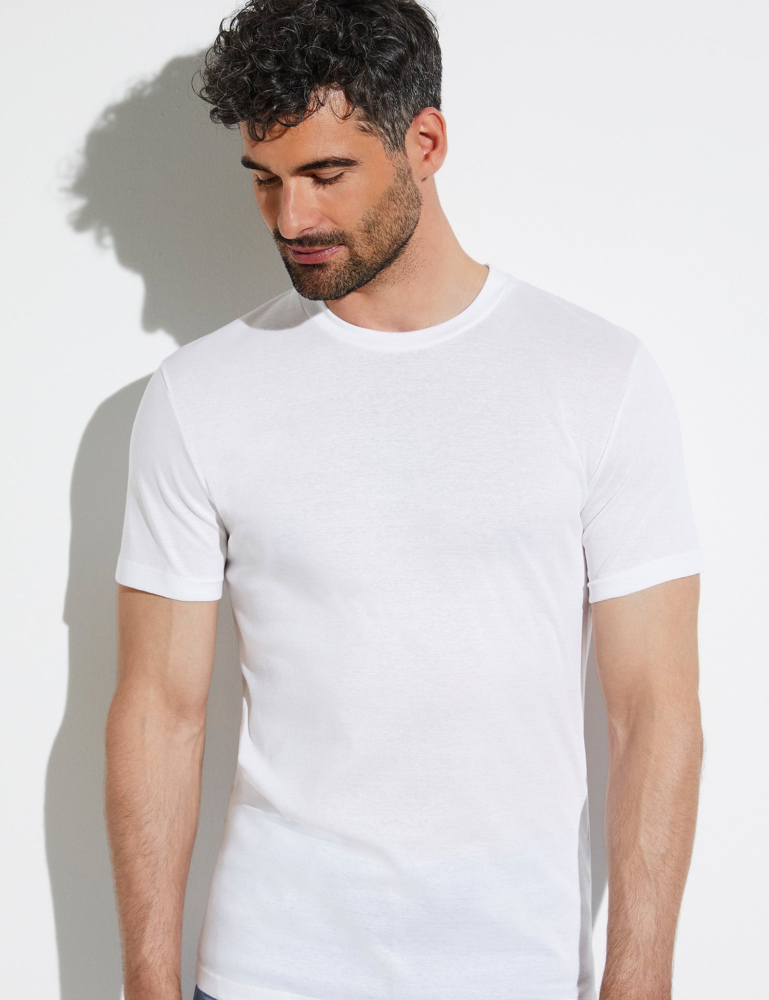 Zimmerli_Essentials_2221473-01_model_front_2048x_48085439-bbd4-443c-b157-d30605e0bc7e.jpg