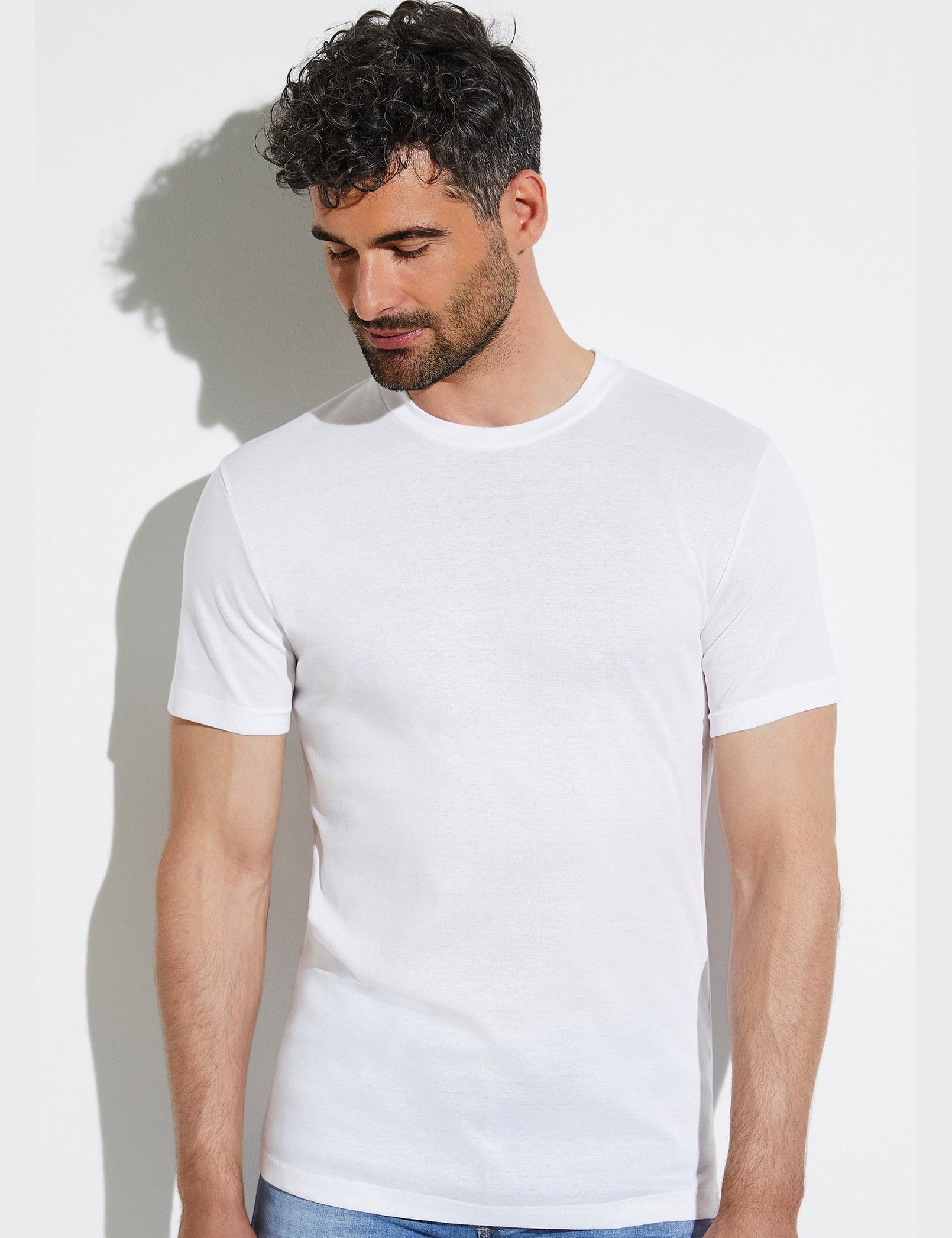 Zimmerli_Essentials_2221473-01_model_front_2048x_48085439-bbd4-443c-b157-d30605e0bc7e.jpg